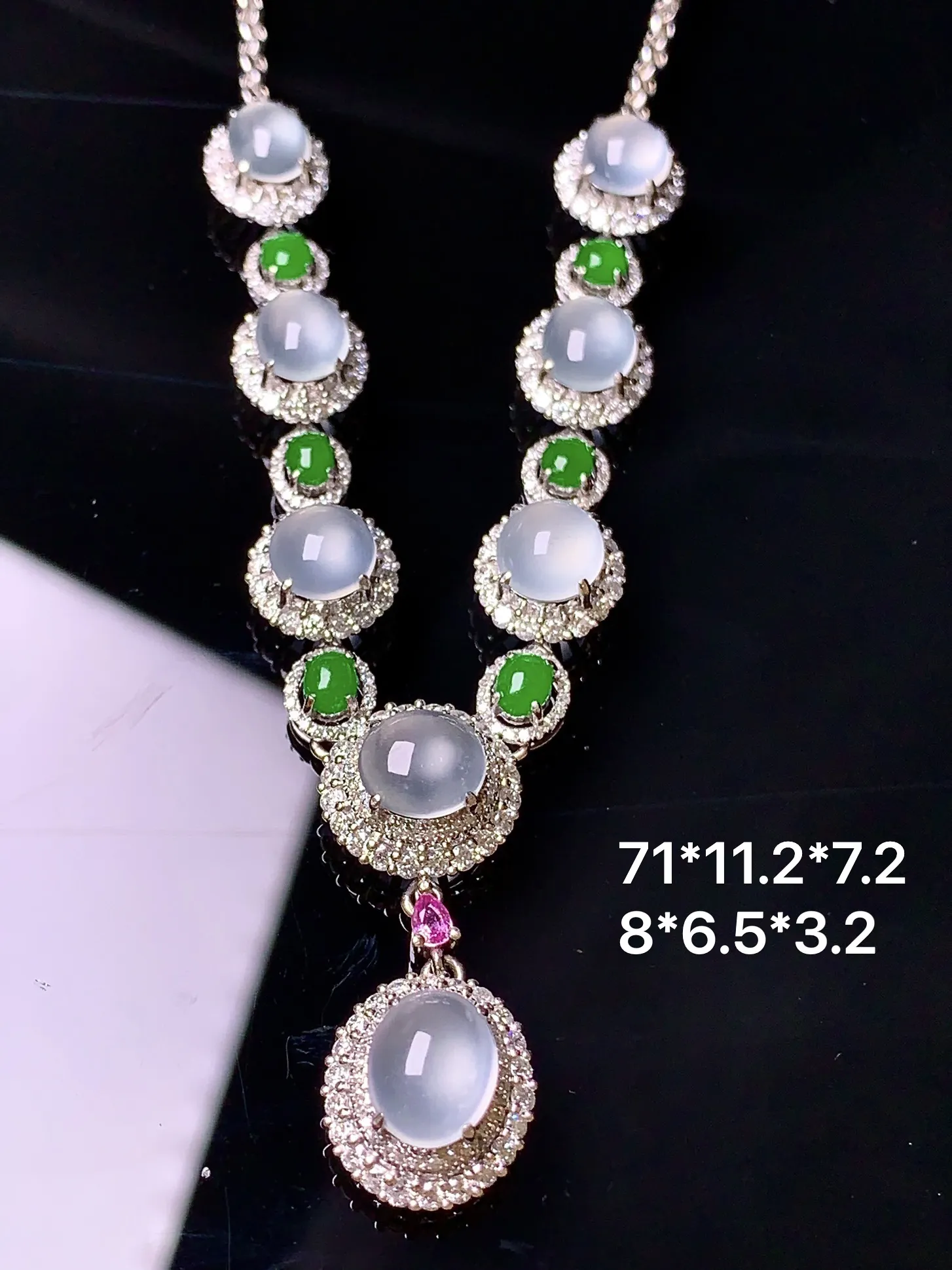 18k金钻镶嵌冰种蛋面项链 玉质细腻 色泽艳丽 整体尺寸71*11.2*7.2