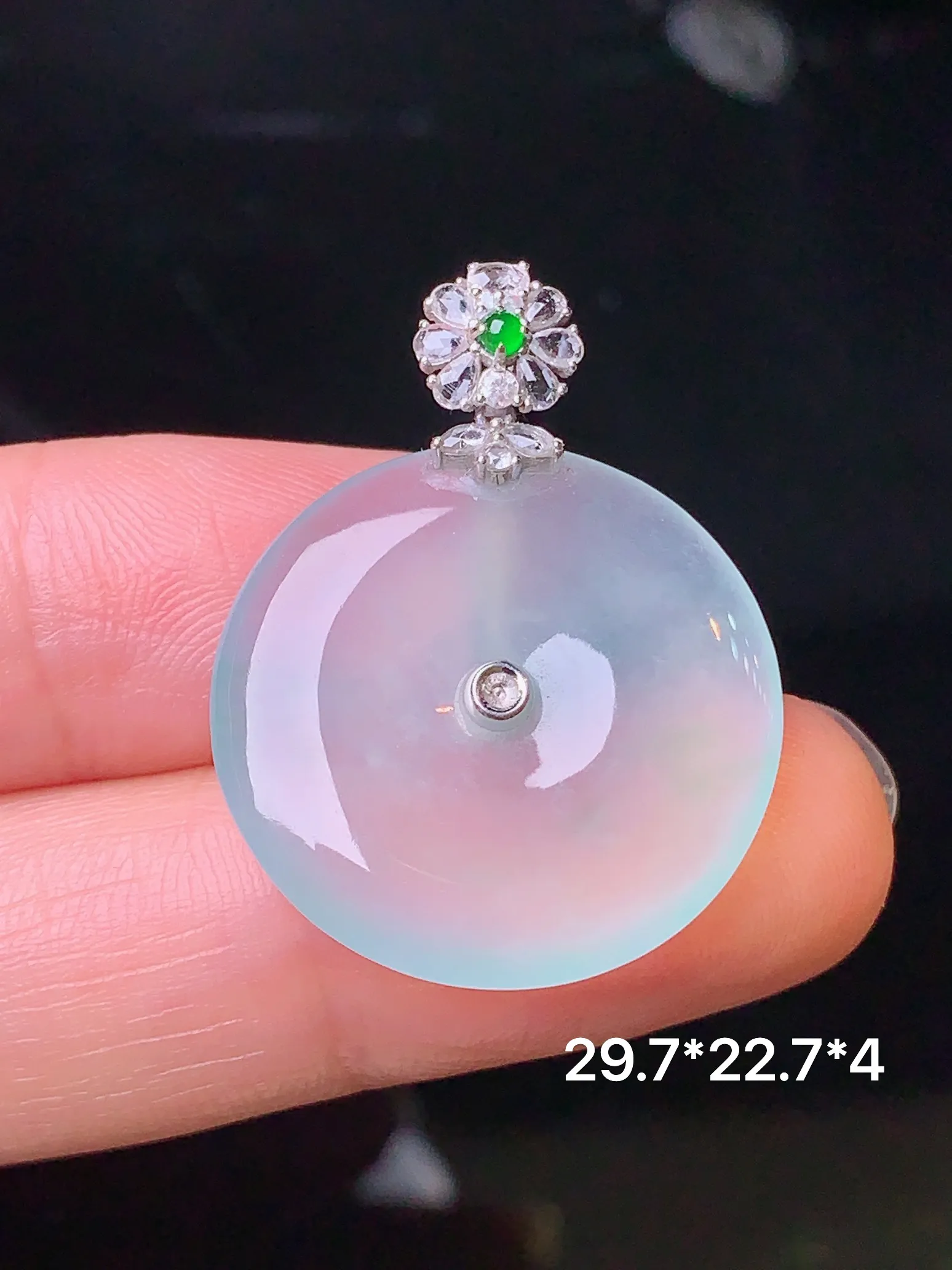 18k金钻镶嵌冰种平安扣吊坠 玉质细腻 色泽艳丽 整体尺寸29.7*22.7*4