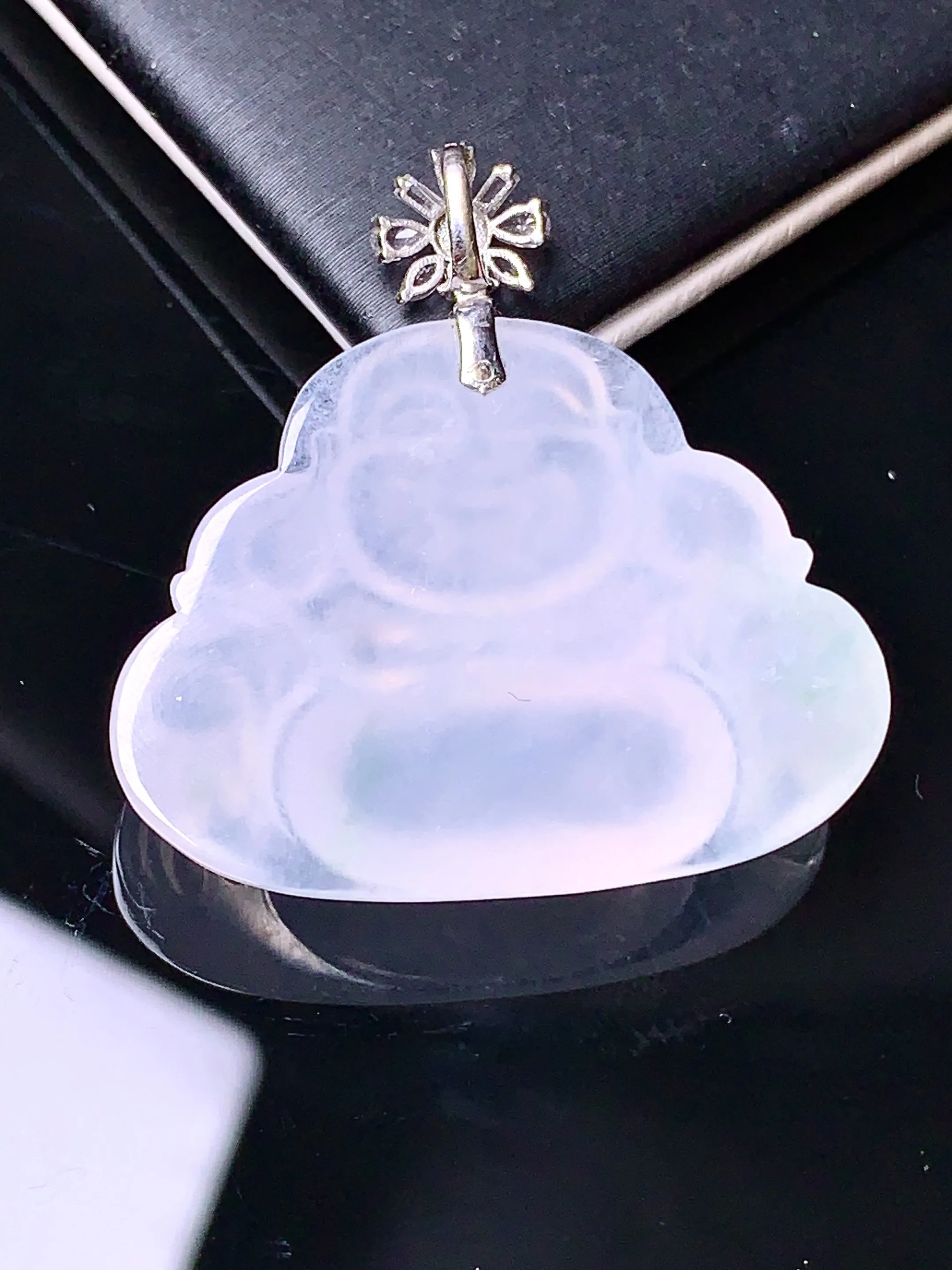 18k金钻镶嵌冰种佛公吊坠 玉质细腻 色泽艳丽 整体尺寸30.8*30.3*6.8