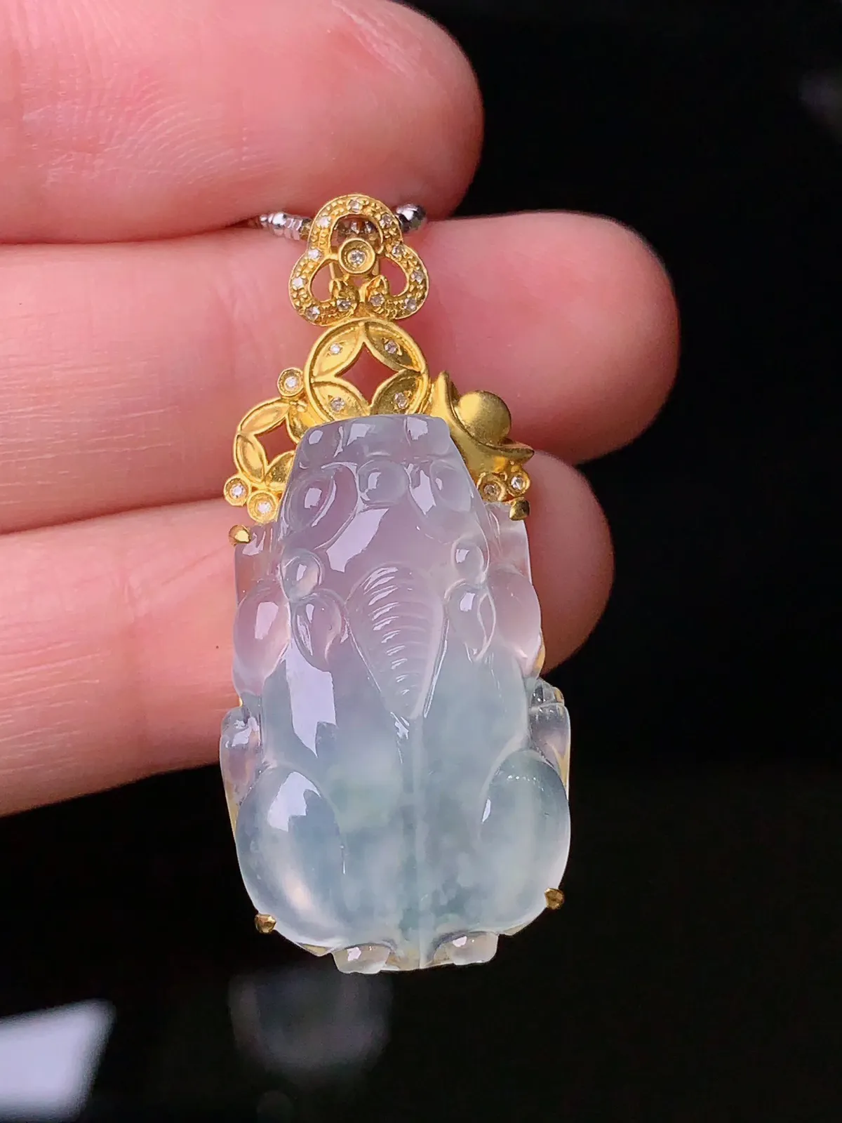 18k金钻镶嵌冰种貔貅吊坠 玉质细腻 色泽清新艳丽 整体尺寸36*15.8*7.2