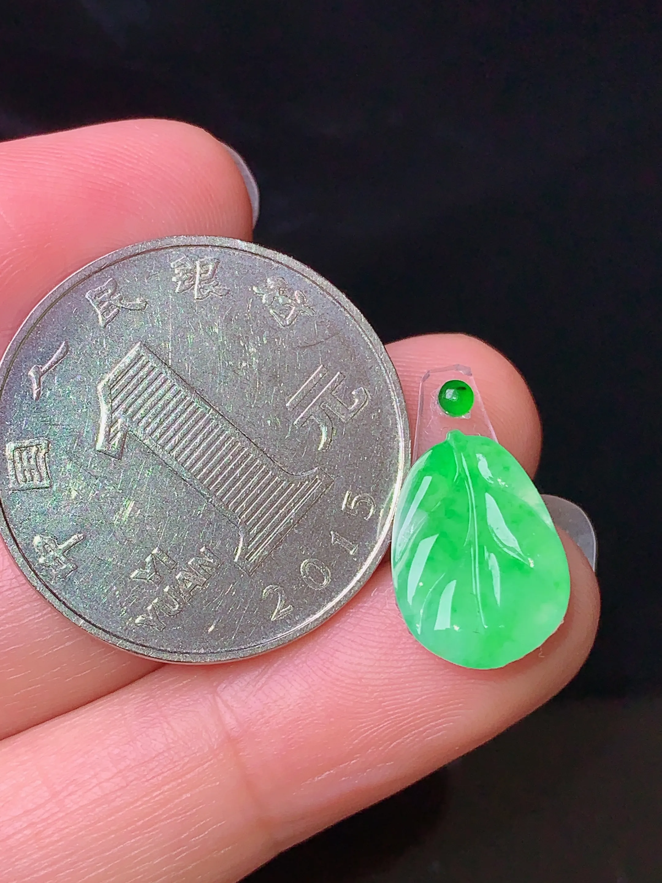 镶嵌款 翠绿树叶 玉质细腻 色泽艳丽 整体尺寸14.4*9.8*2