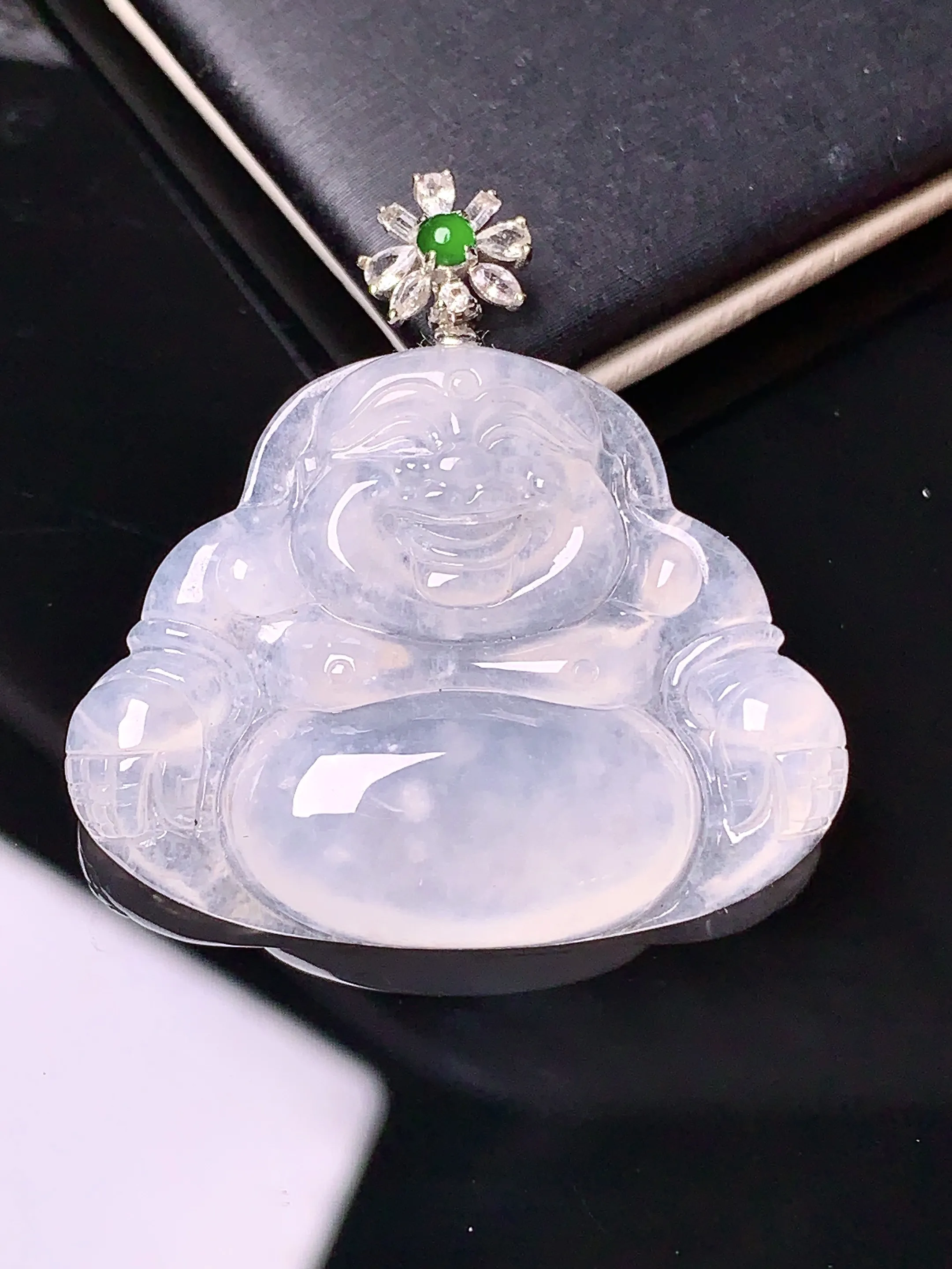 18k金钻镶嵌冰种佛公吊坠 玉质细腻 色泽艳丽 整体尺寸37.3*31.5*5.3