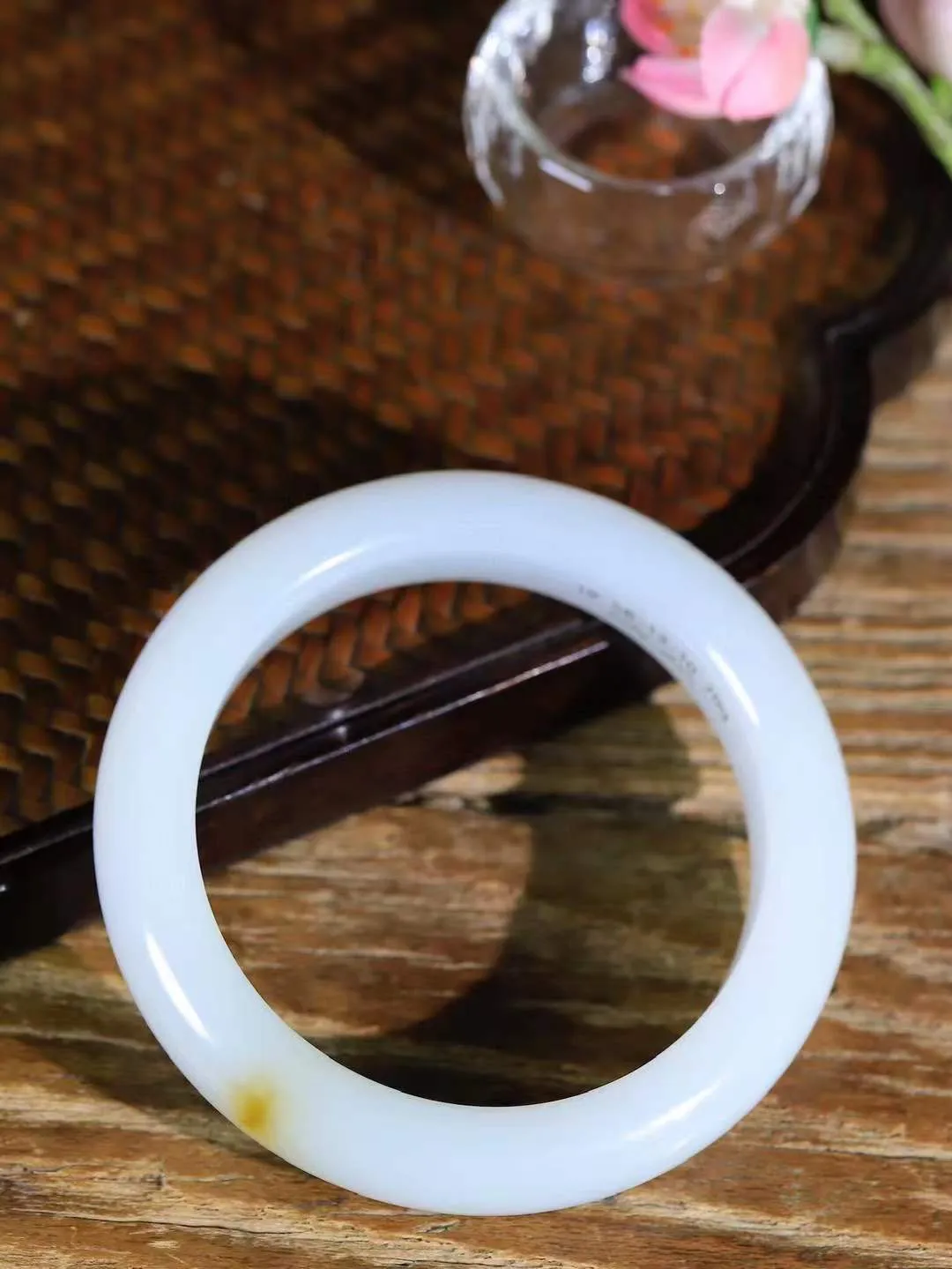 【暖玉生香·手镯】

收藏级臻品️️和田玉糖白玉手镯，质地油润细腻，色泽高贵典雅，镯型古朴典雅。在