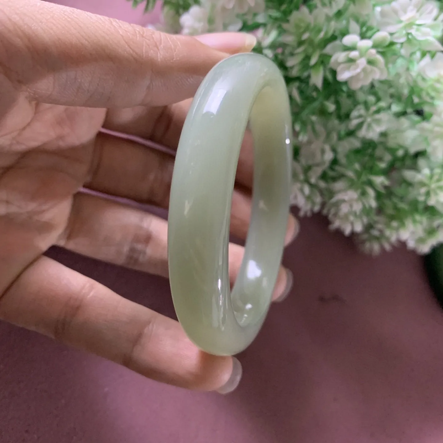 和田玉57圈口且末蓝手镯，玉质细腻油润，密度紧凑，琢型圆润，高脂粉，品相大，佩戴端庄典雅