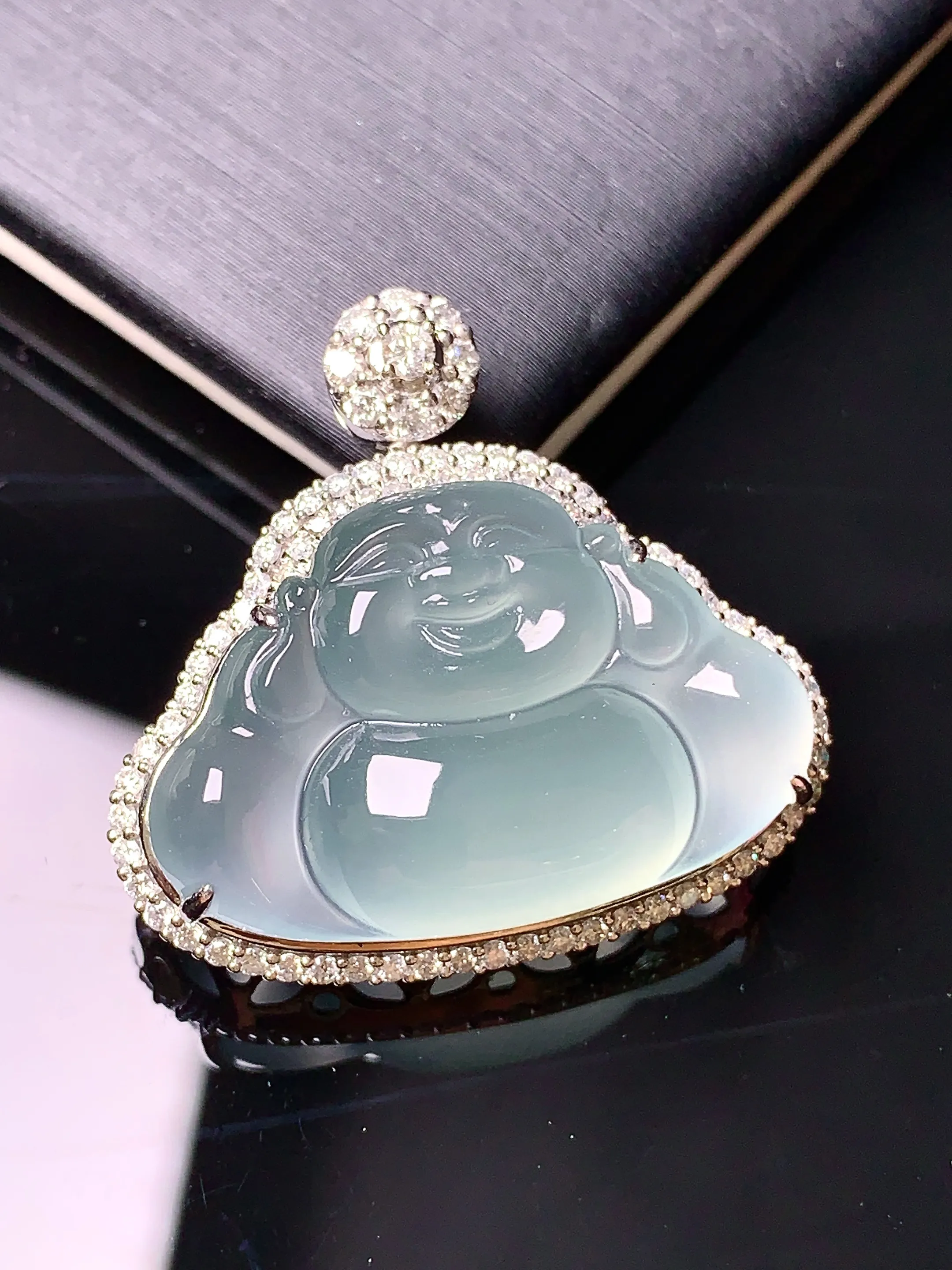 18k金钻镶嵌冰种佛公吊坠 玉质细腻 色泽艳丽 整体尺寸26.5*28*10