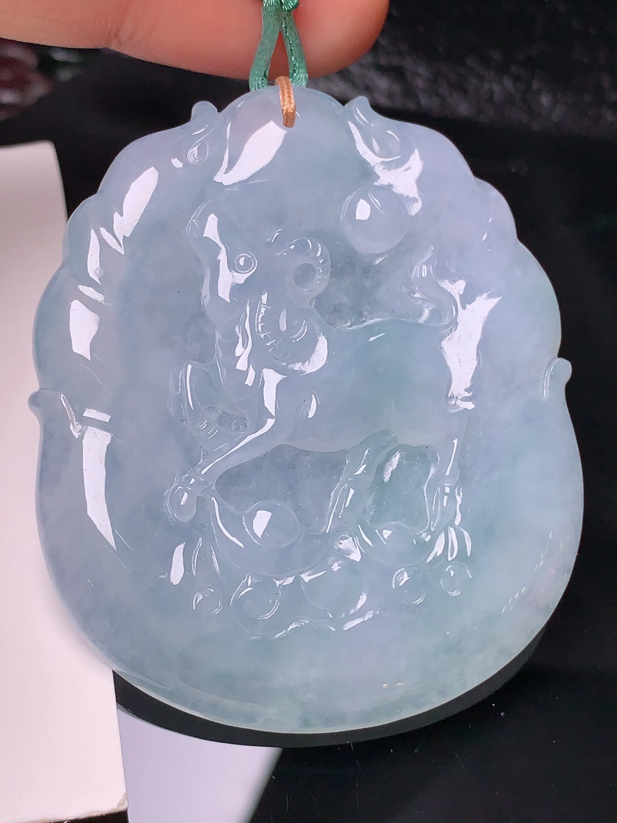 生肖羊牌吊坠 玉质细腻 色泽艳丽 整体尺寸52.2*43.8*5.5