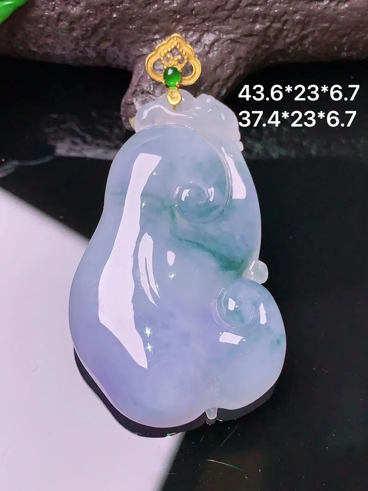 18k金镶嵌紫罗兰如意吊坠 玉质细腻 色泽清新艳丽 整体尺寸43.6*23*6.7