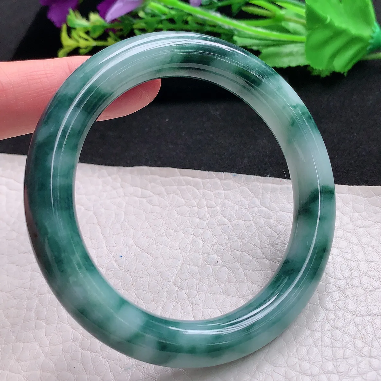 js自然光59*11美人镯 天然缅甸翡翠a货飘花圆条玉手镯 玉手环