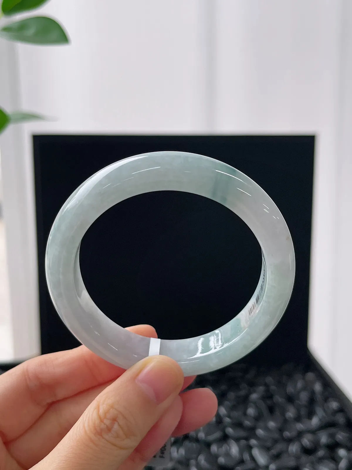 正圈53.6圈口，翡翠糯化种淡蓝色手镯