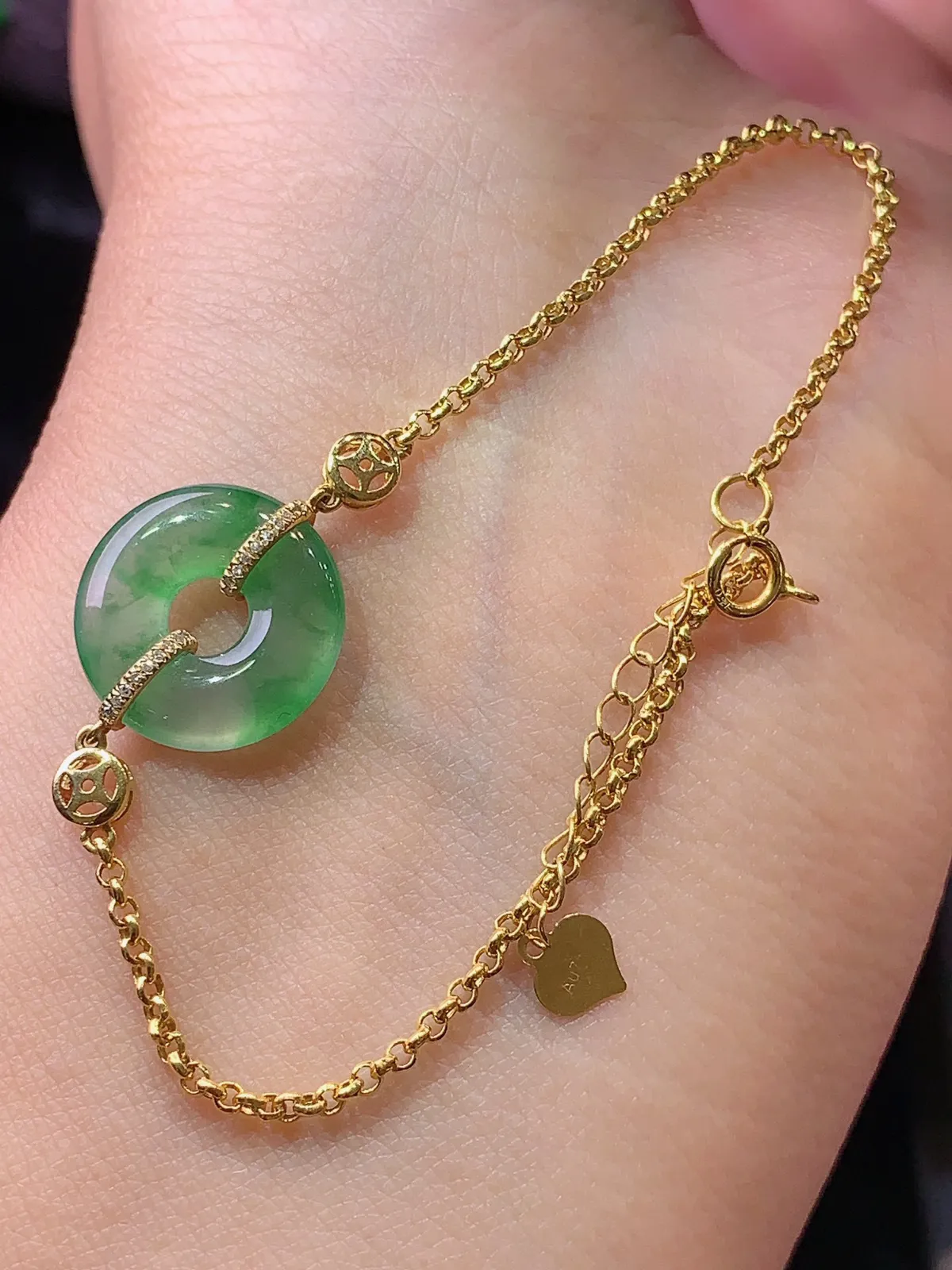 18k金镶嵌飘绿平安扣手链 玉质细腻 色泽艳丽  整体尺寸13.3*3