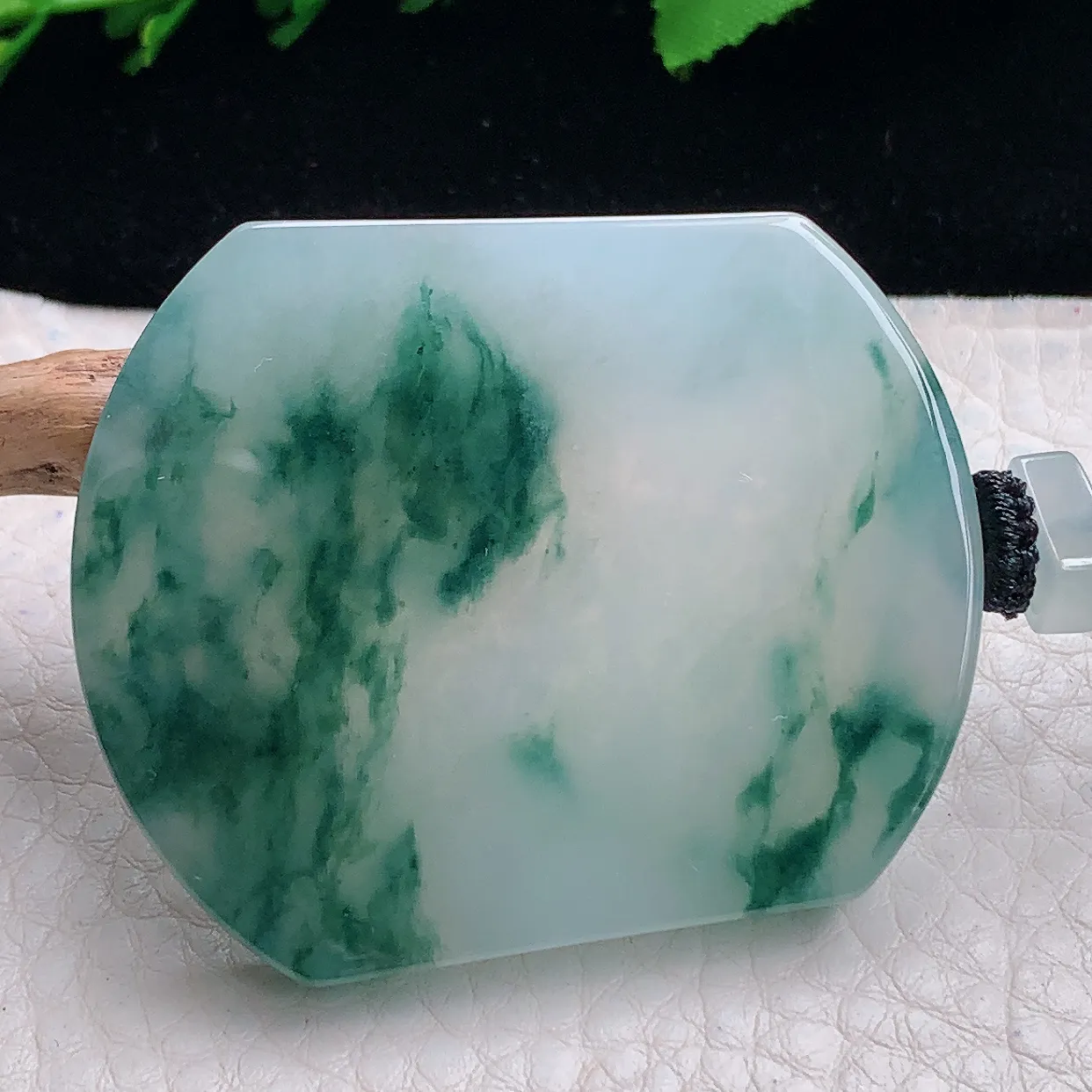 yl自然光49.8*41.3*5.8天然缅甸翡翠a货精雕冰飘花平安无事牌玉吊坠 玉挂件