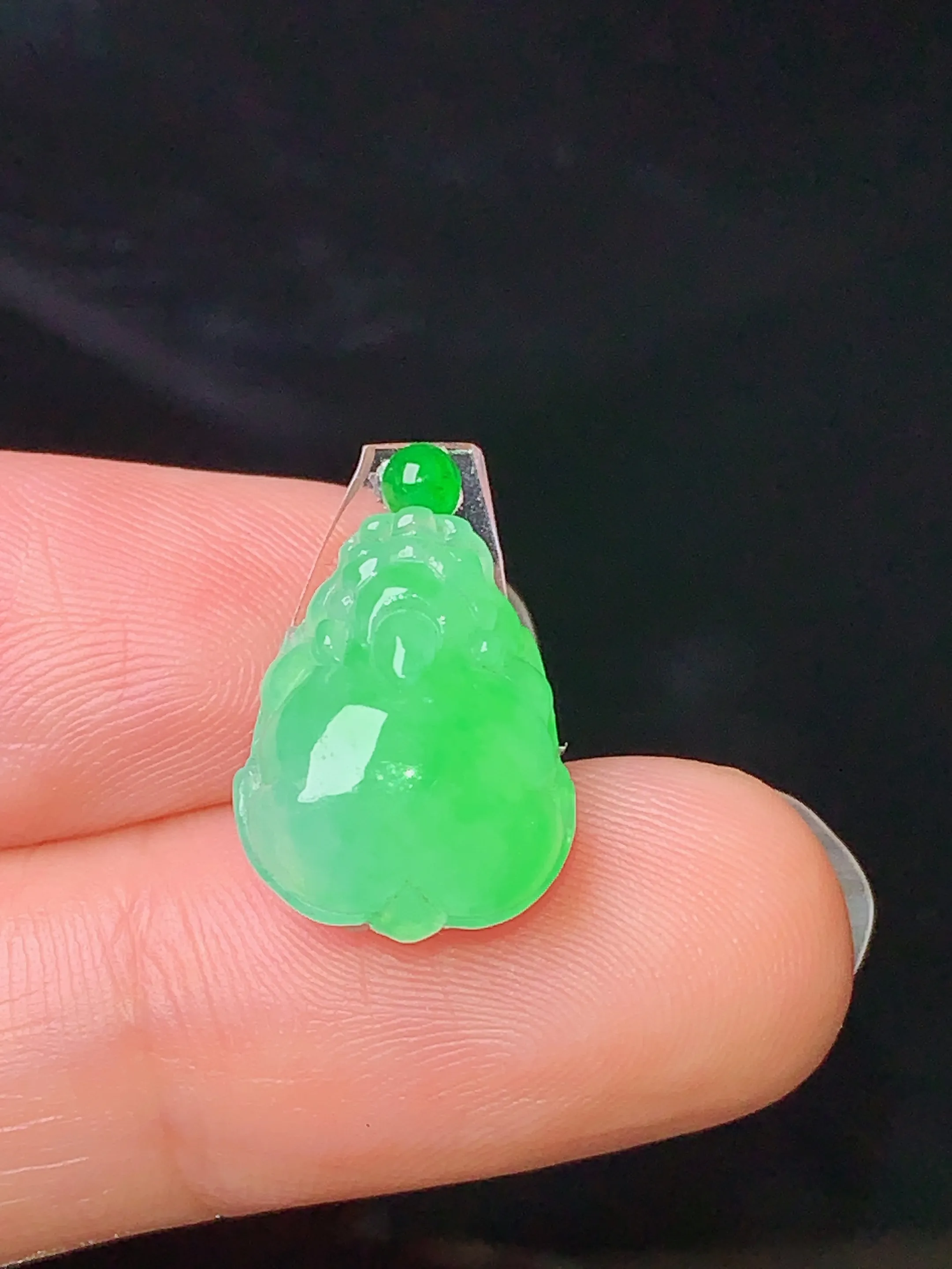 镶嵌款 翠绿貔貅 玉质细腻 色泽艳丽 整体尺寸14.6*11.3*5