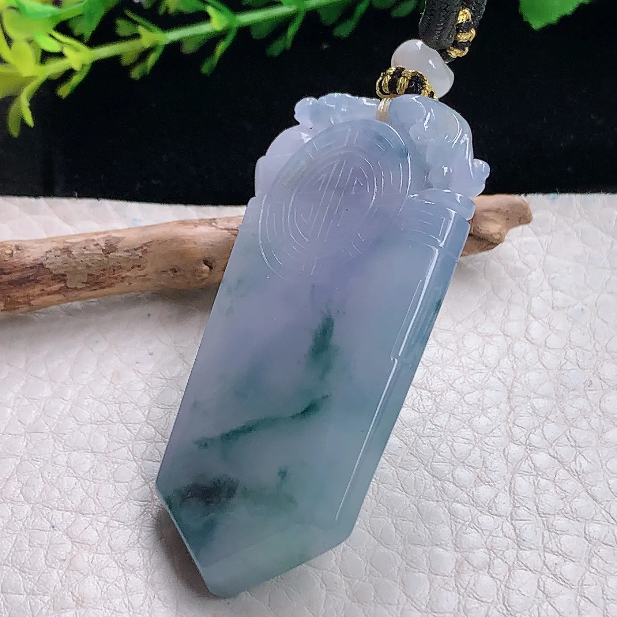 yl自然光56.6*31*6.2特色随形天然缅甸翡翠a货怀古雕平安无事牌玉吊坠