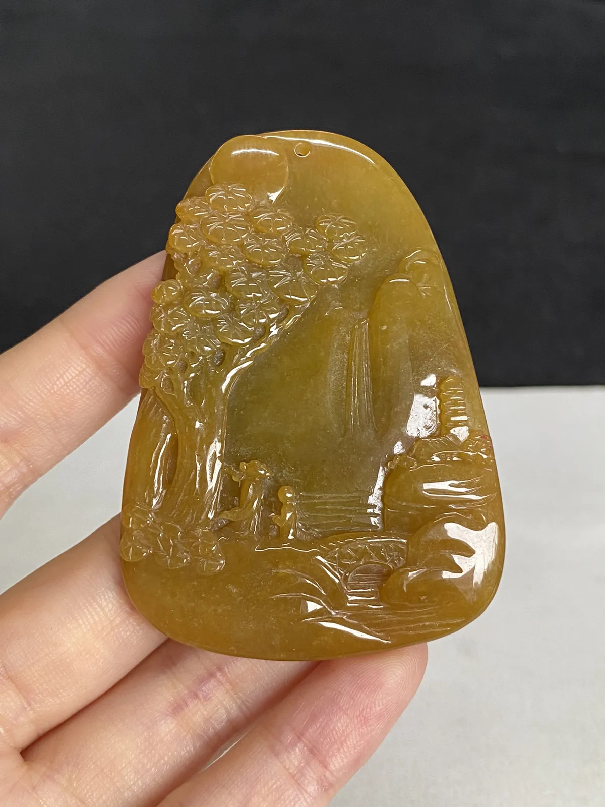 翡翠糯化种黄色山水牌