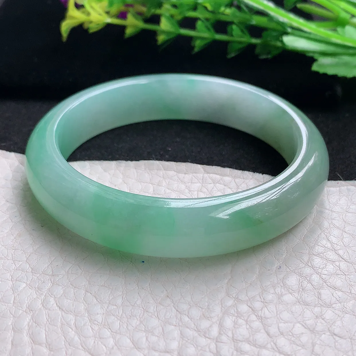 r自然光56*12.6*8.2平安镯 天然缅甸翡翠a货冰绿宽边玉手镯 玉手环