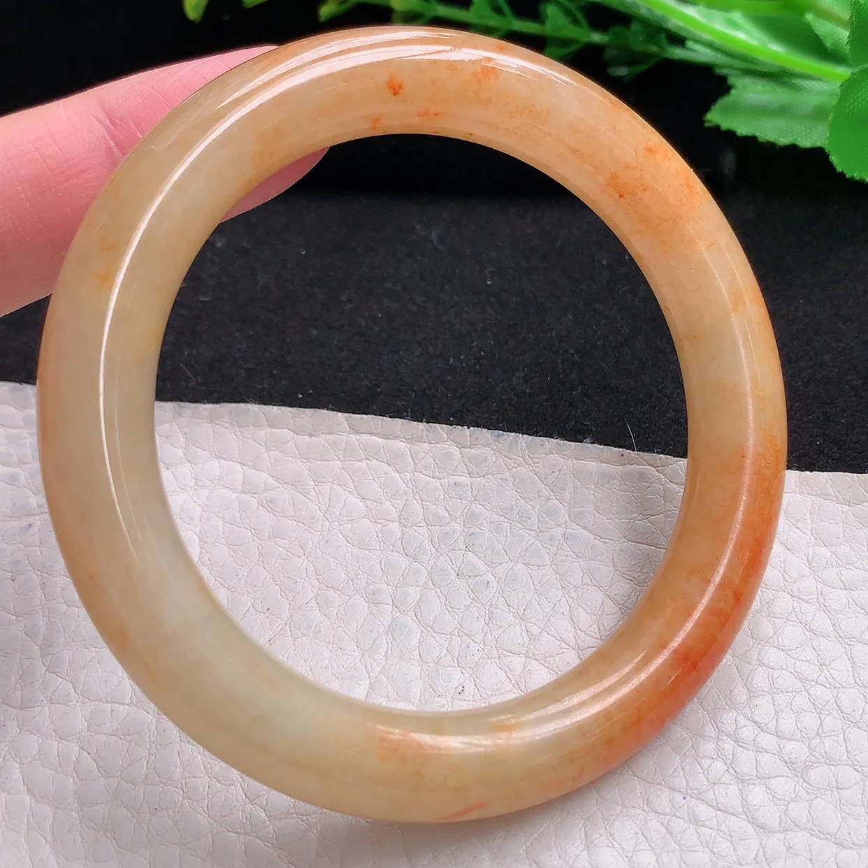 mq自然光56*10叮当镯 天然翡翠a货冰红翡圆条玉手镯 玉手环