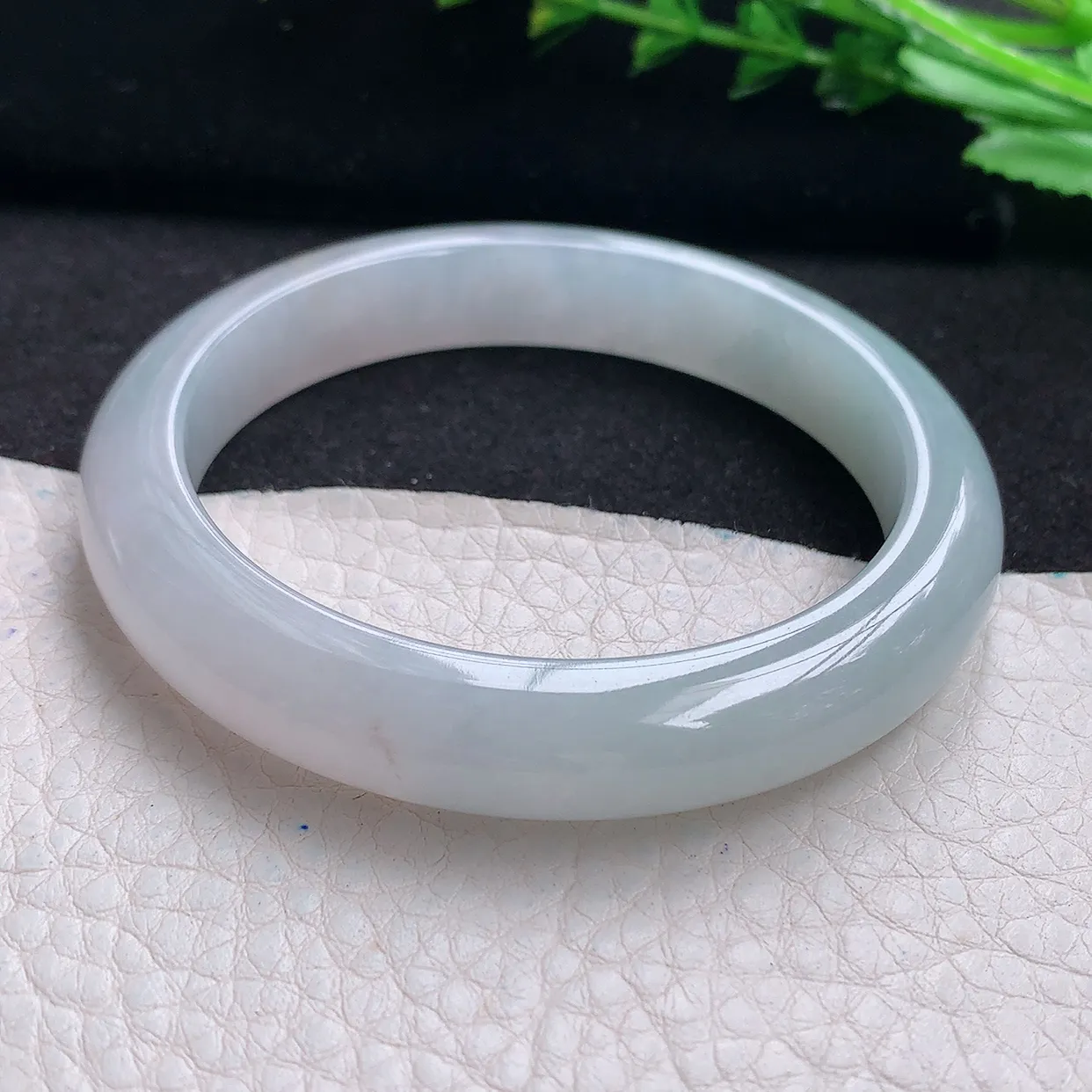 n自然光55*10.7*8.5平安镯 天然翡翠a货冰胶白月光宽边玉手镯 玉手环