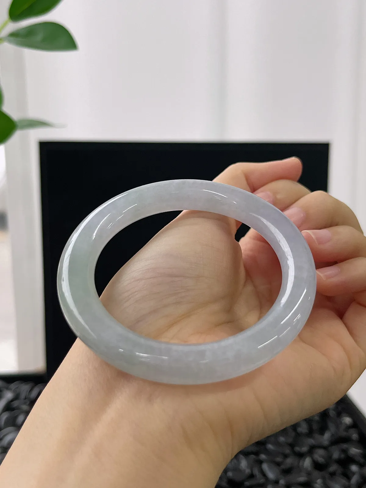 圆镯53圈口，翡翠冰糯种春带彩手镯