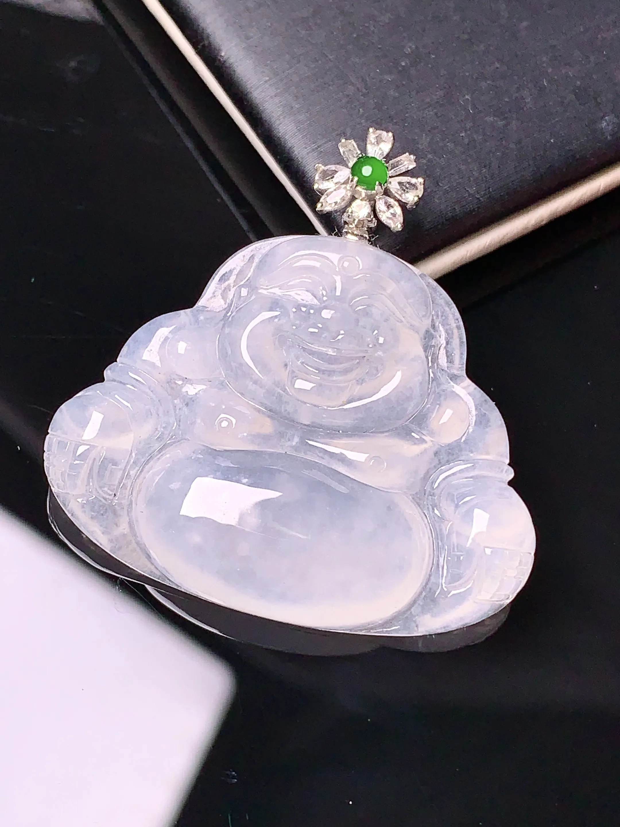 18k金钻镶嵌冰种佛公吊坠 玉质细腻 色泽艳丽 整体尺寸37.3*31.5*5.3