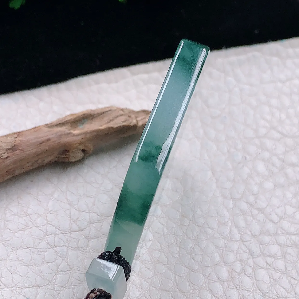 yl自然光49.8*41.3*5.8天然缅甸翡翠a货精雕冰飘花平安无事牌玉吊坠 玉挂件