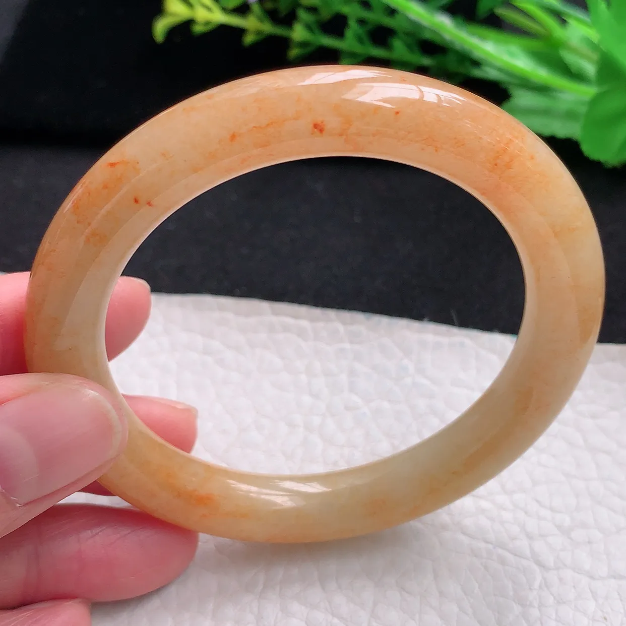 mq自然光56*10叮当镯 天然翡翠a货冰红翡圆条玉手镯 玉手环