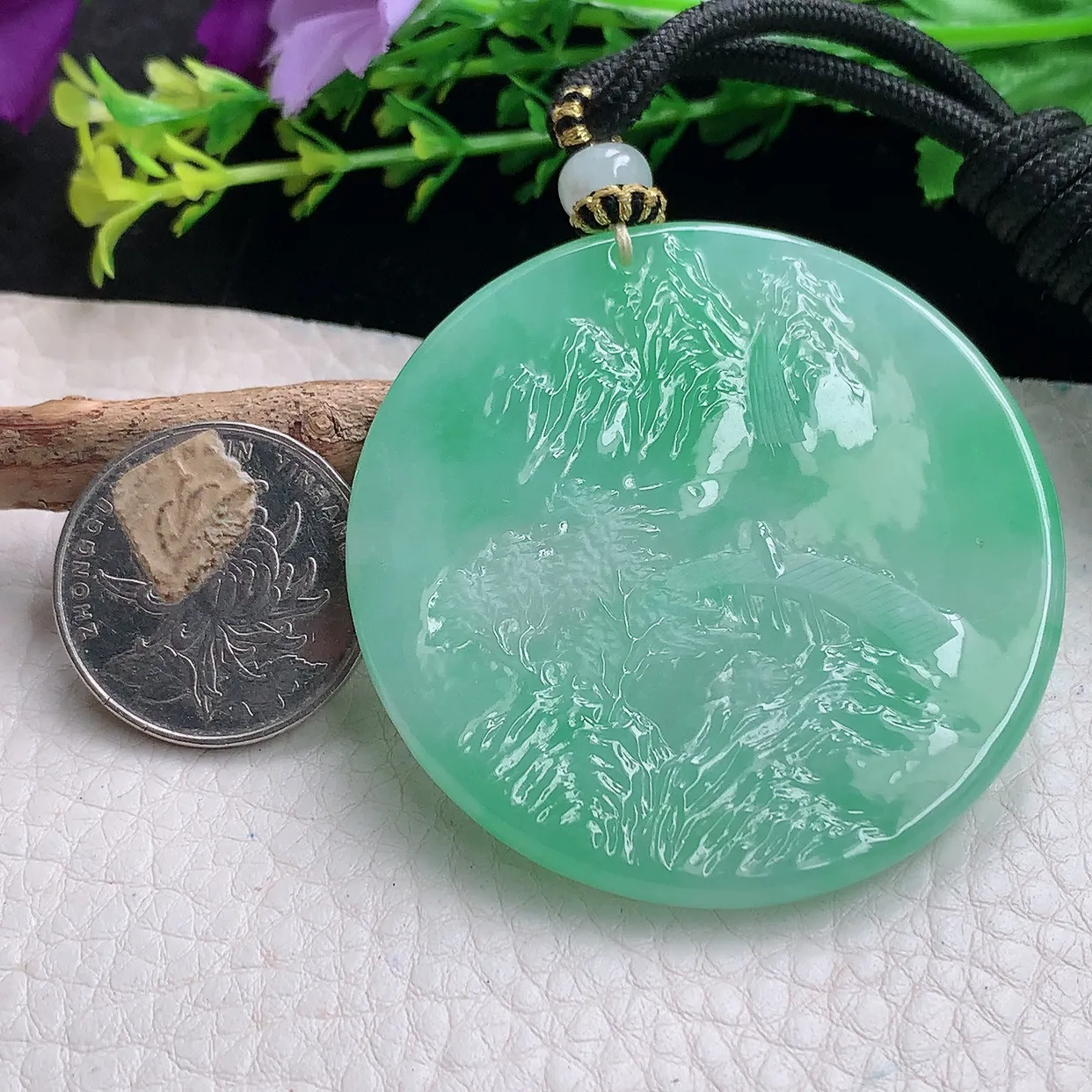 yl自然光53.3*5.2天然缅甸翡翠a货浅雕满绿山水牌玉坠 玉挂件