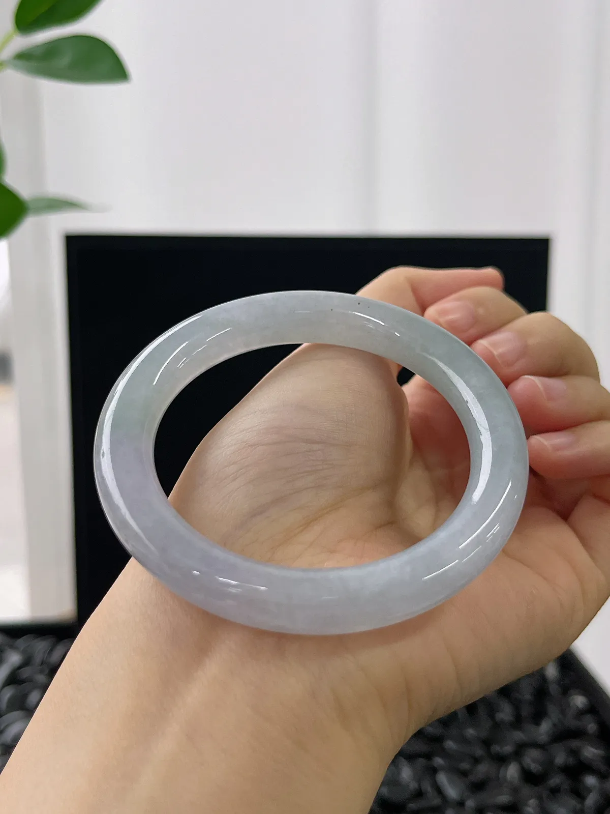 圆镯53.4圈口，翡翠冰糯种春带彩手镯