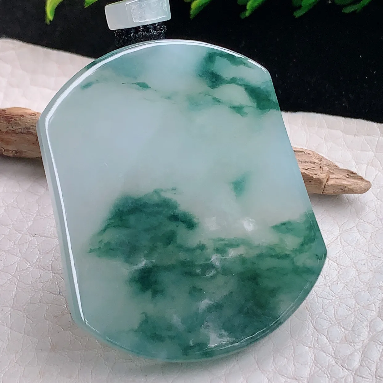 yl自然光49.8*41.3*5.8天然缅甸翡翠a货精雕冰飘花平安无事牌玉吊坠 玉挂件