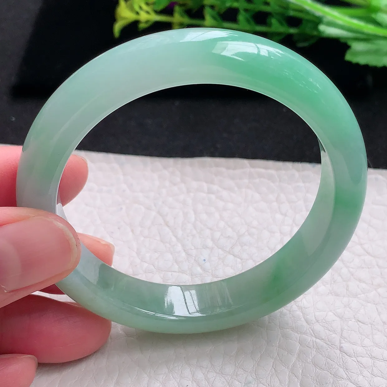 r自然光56*12.6*8.2平安镯 天然缅甸翡翠a货冰绿宽边玉手镯 玉手环