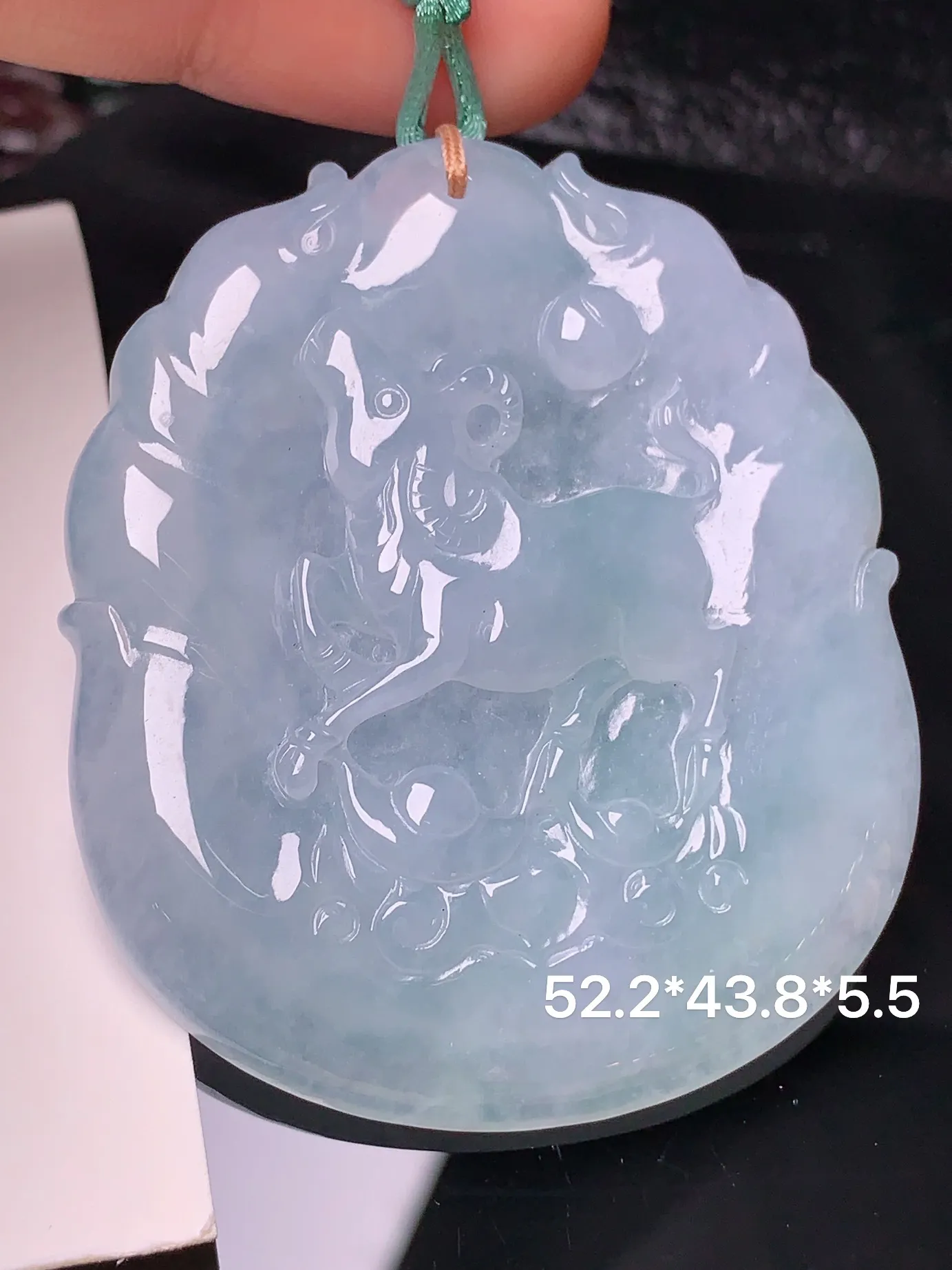 生肖羊牌吊坠 玉质细腻 色泽艳丽 整体尺寸52.2*43.8*5.5