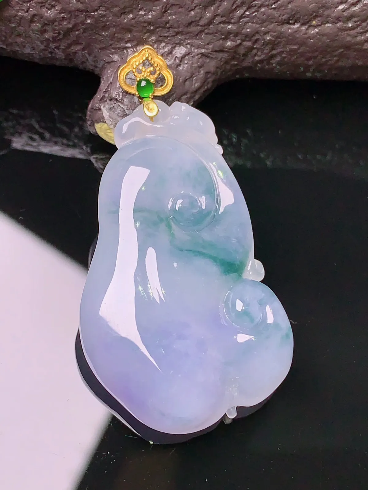 18k金镶嵌紫罗兰如意吊坠 玉质细腻 色泽清新艳丽 整体尺寸43.6*23*6.7