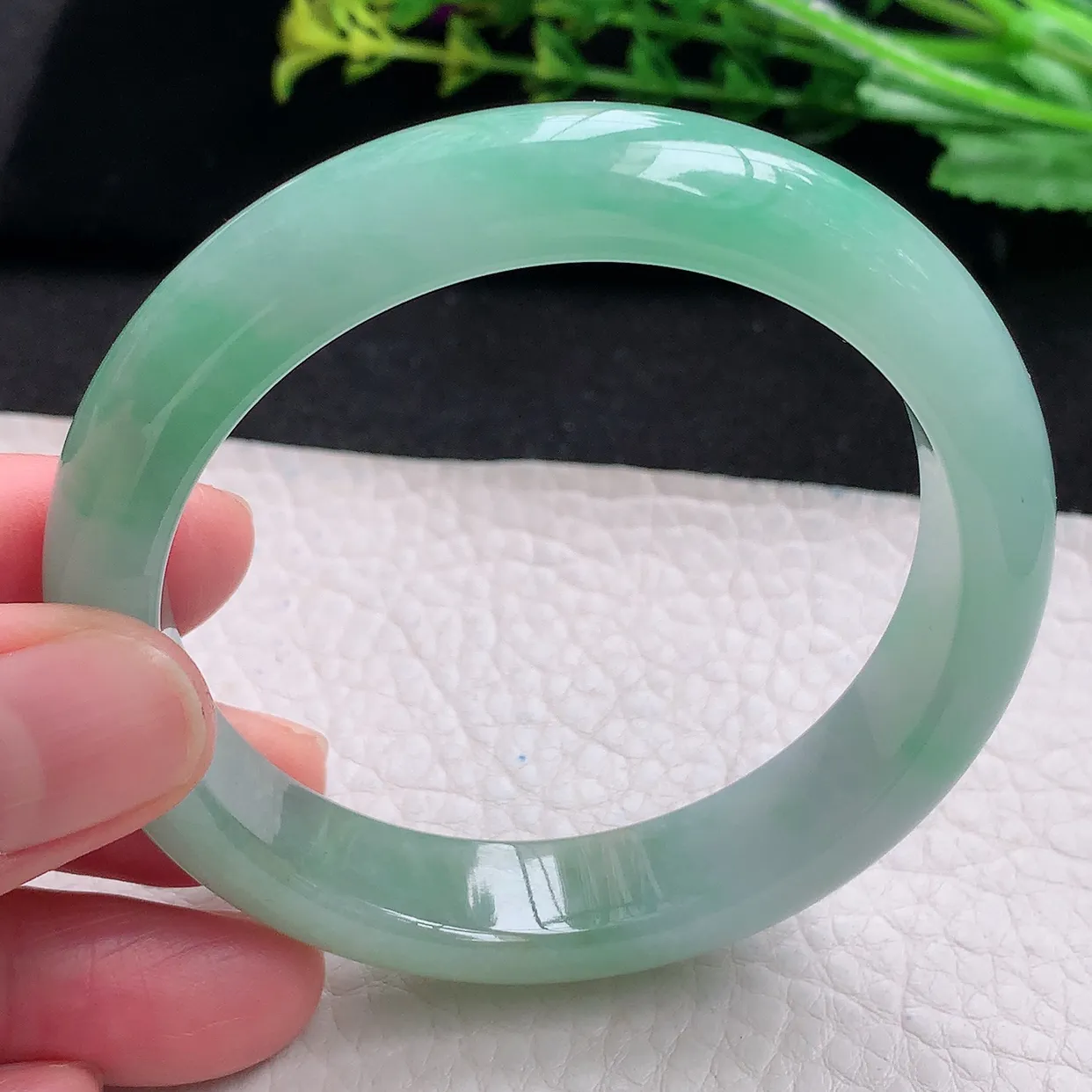 r自然光56*12.6*8.2平安镯 天然缅甸翡翠a货冰绿宽边玉手镯 玉手环