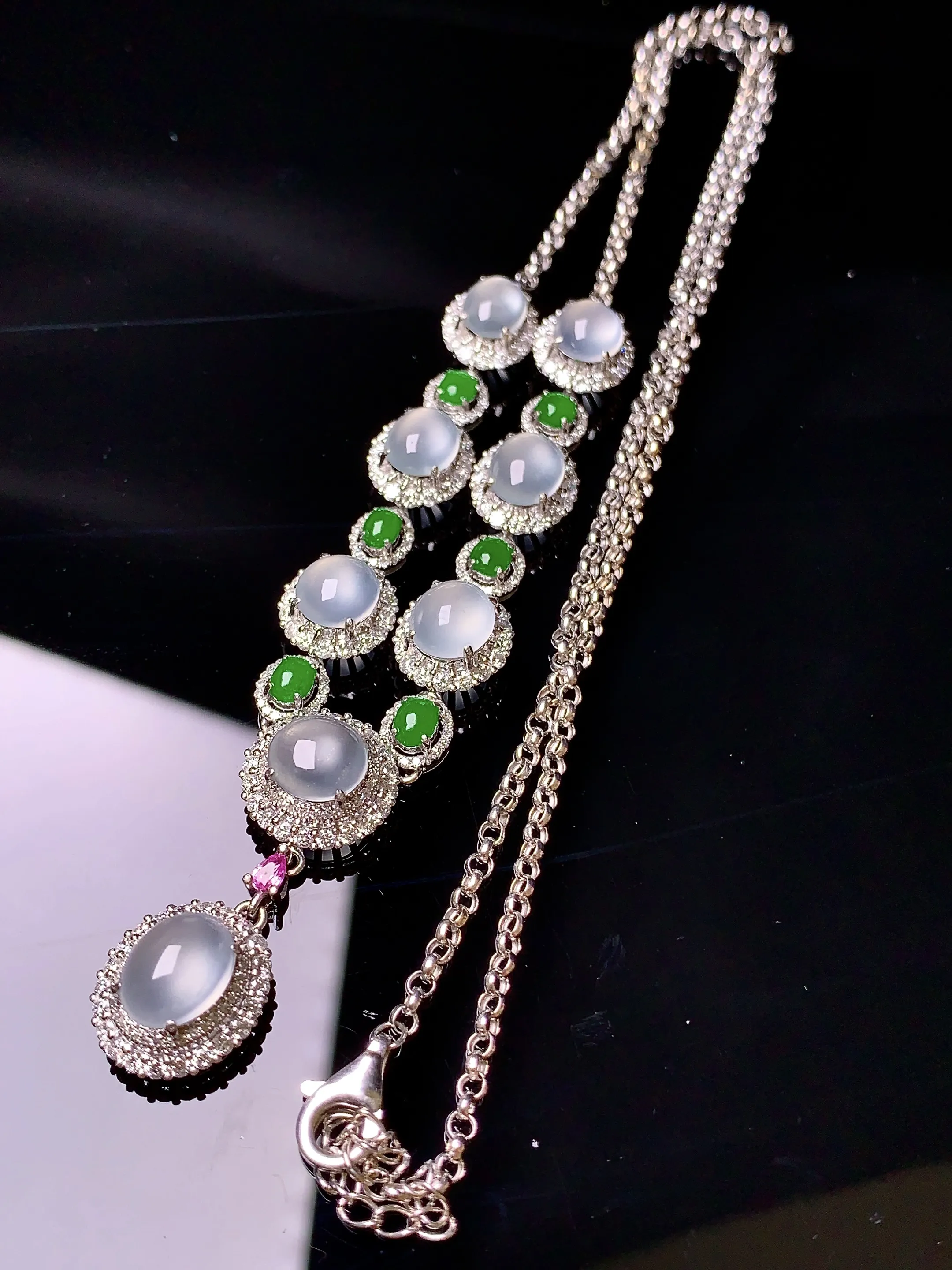 18k金钻镶嵌冰种蛋面项链 玉质细腻 色泽艳丽 整体尺寸71*11.2*7.2