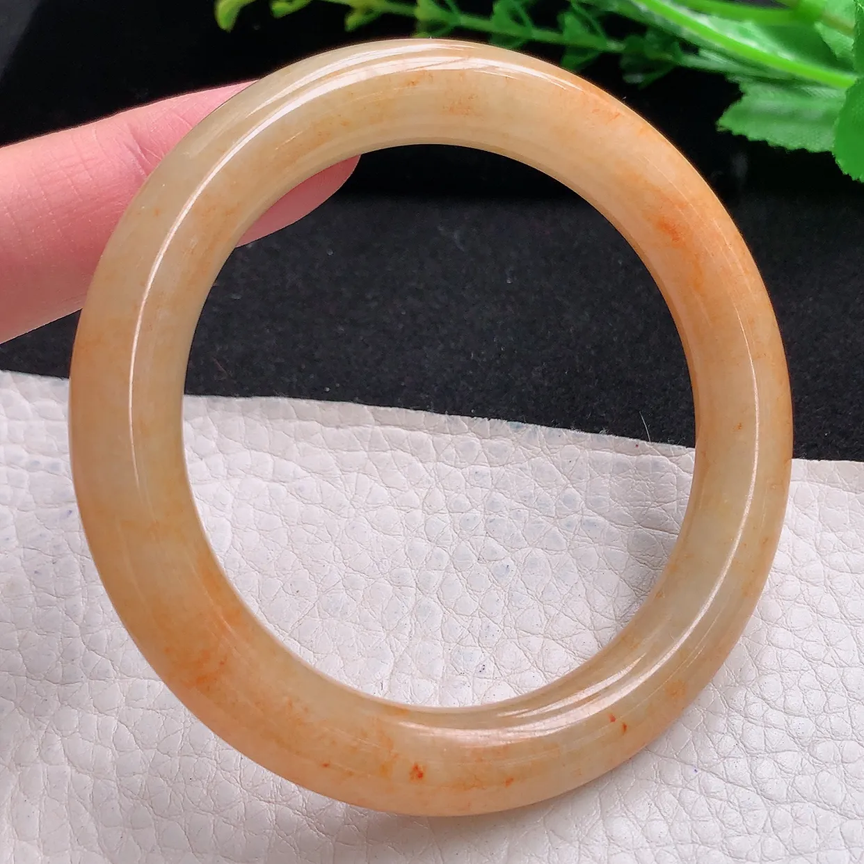 mq自然光56*10叮当镯 天然翡翠a货冰红翡圆条玉手镯 玉手环