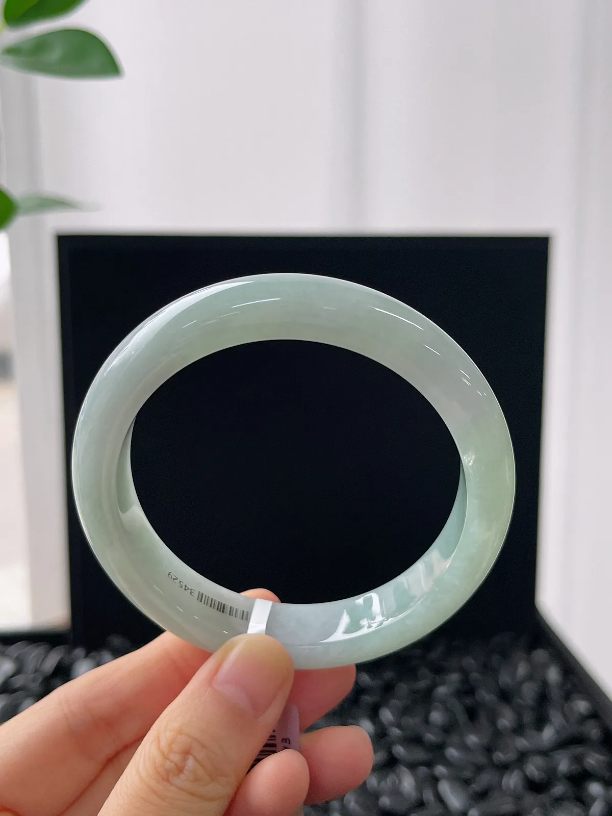 正圈57圈口，翡翠糯化种飘绿手镯