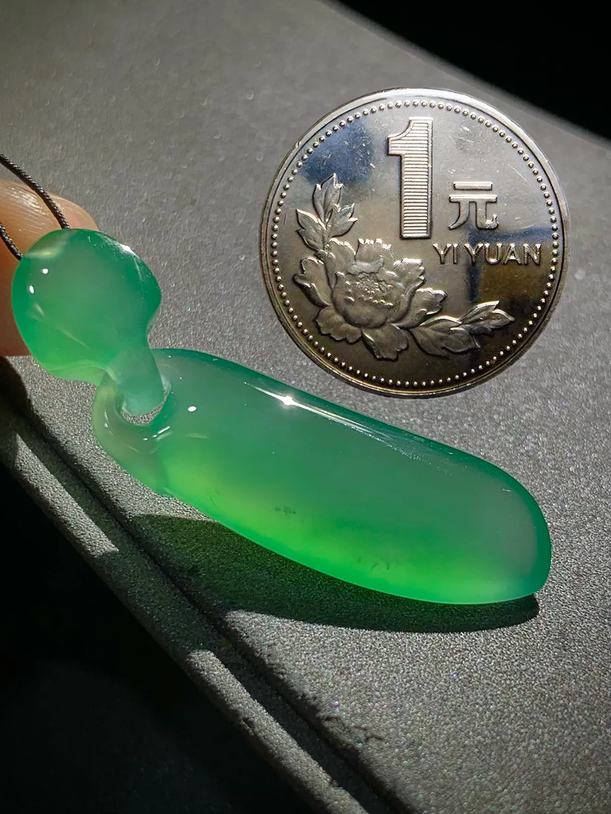 特色精品翡翠福瓜，42.5-12-6.8mm，种水不错，料子好