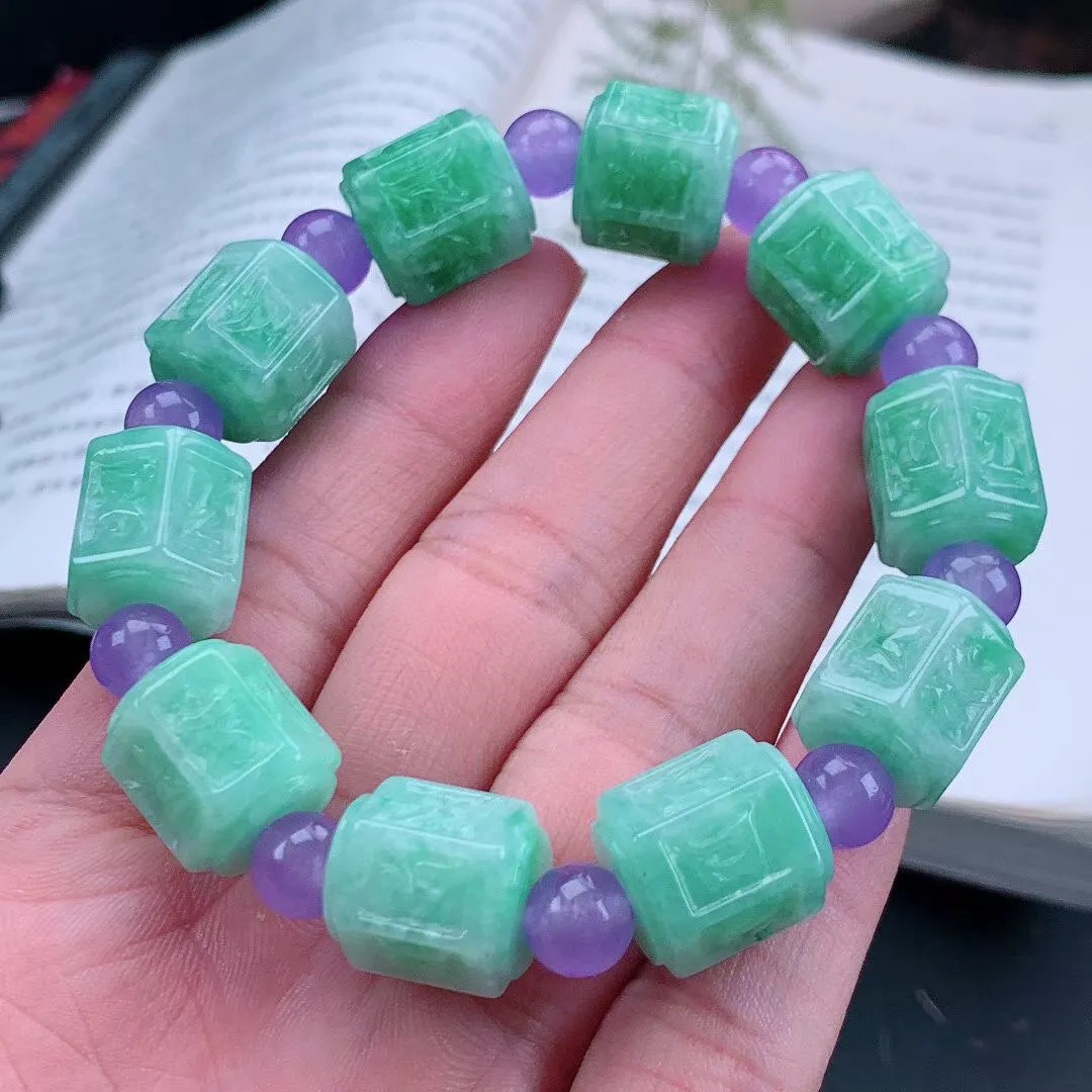 缅甸天然翡翠A货 老坑料起胶冰润 满绿六字箴言手串 手链  
尺寸：14-12.8mm  y 63.06