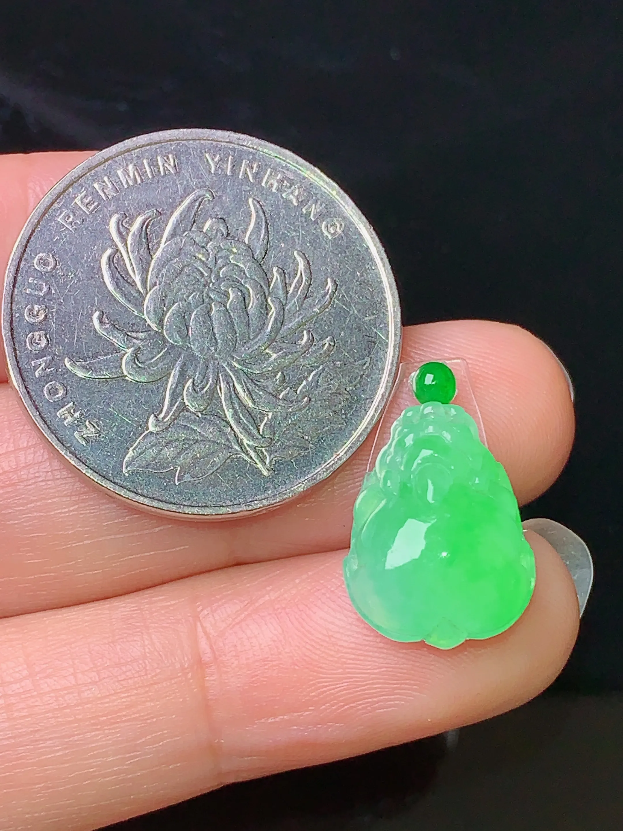 镶嵌款 翠绿貔貅 玉质细腻 色泽艳丽 整体尺寸14.6*11.3*5