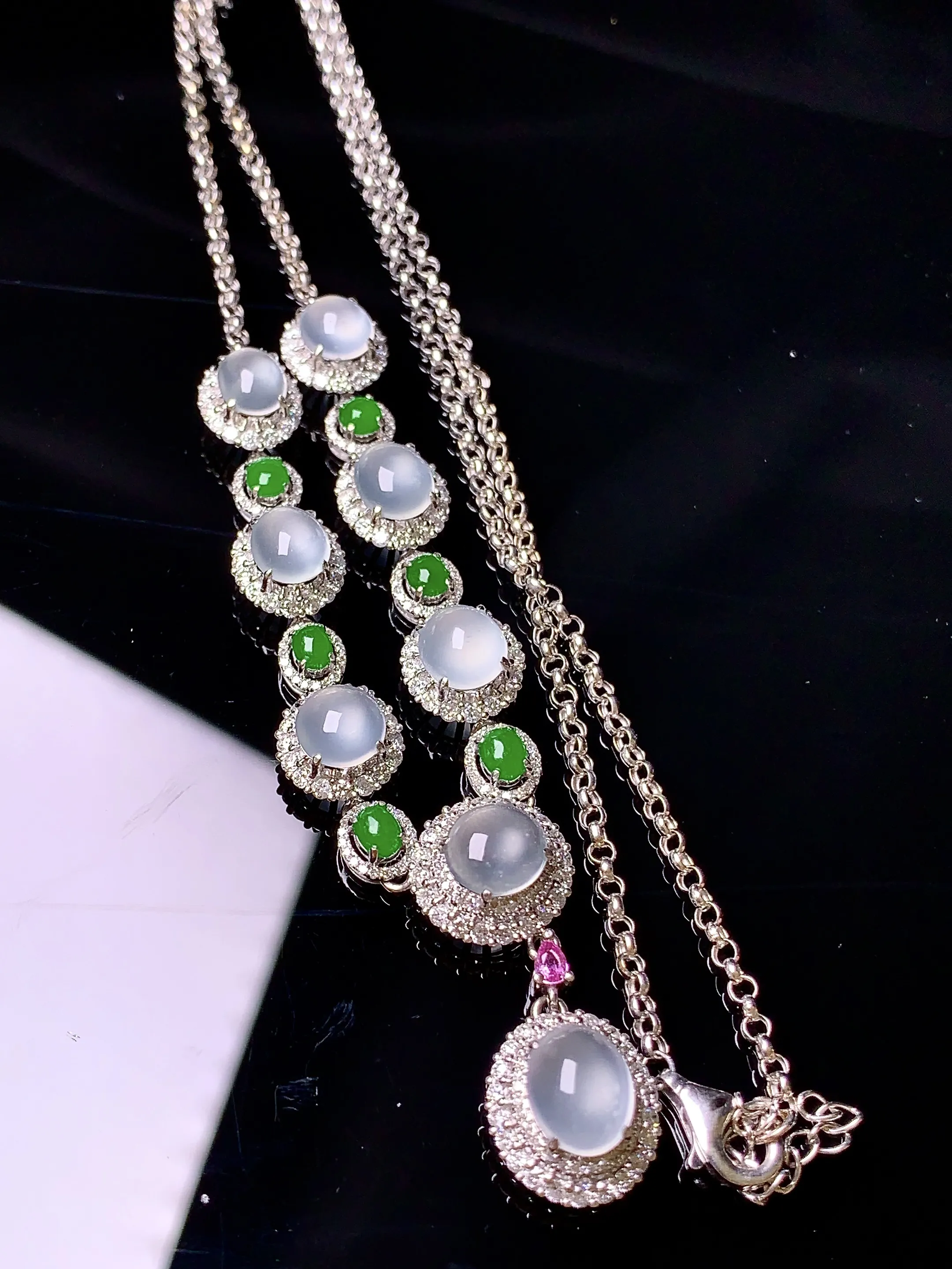 18k金钻镶嵌冰种蛋面项链 玉质细腻 色泽艳丽 整体尺寸71*11.2*7.2