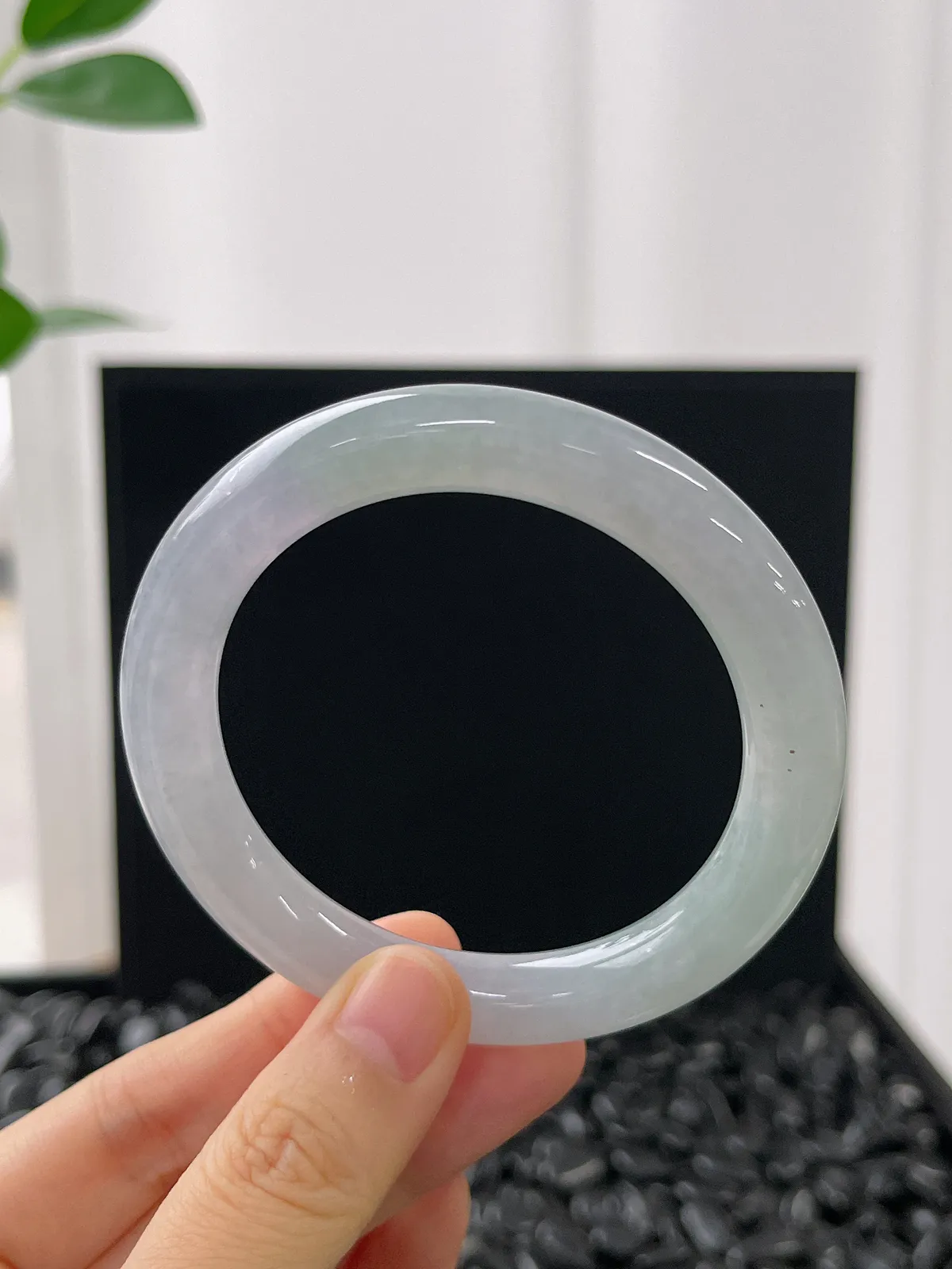 圆镯53.4圈口，翡翠冰糯种春带彩手镯