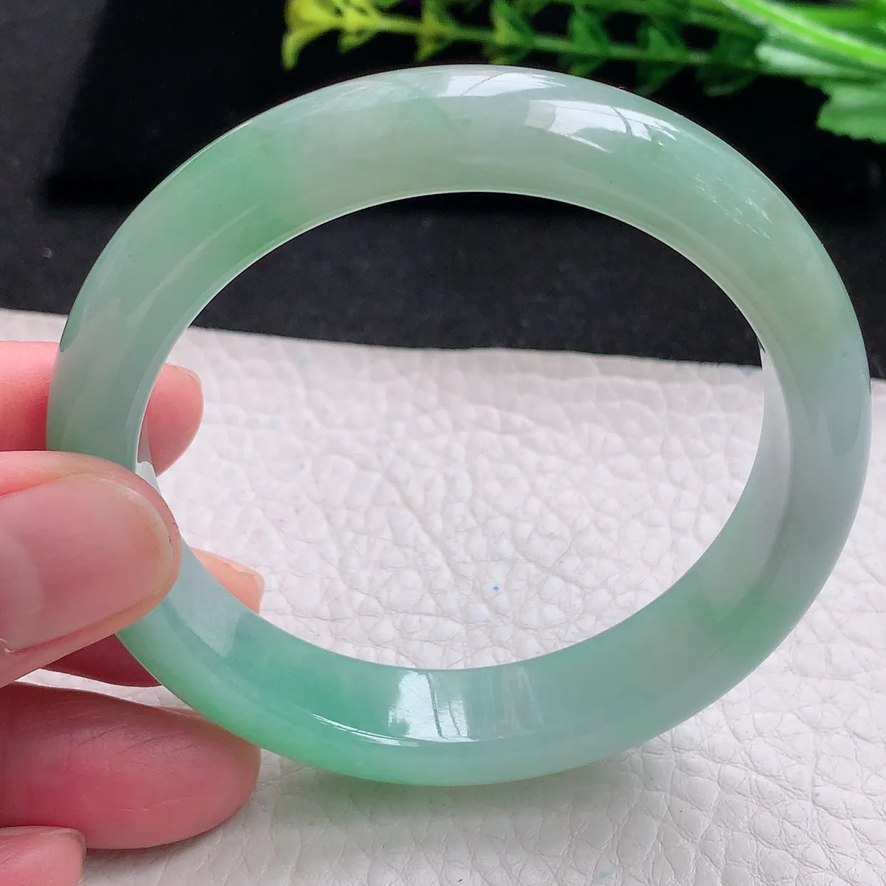 r自然光56*12.6*8.2平安镯 天然缅甸翡翠a货冰绿宽边玉手镯 玉手环