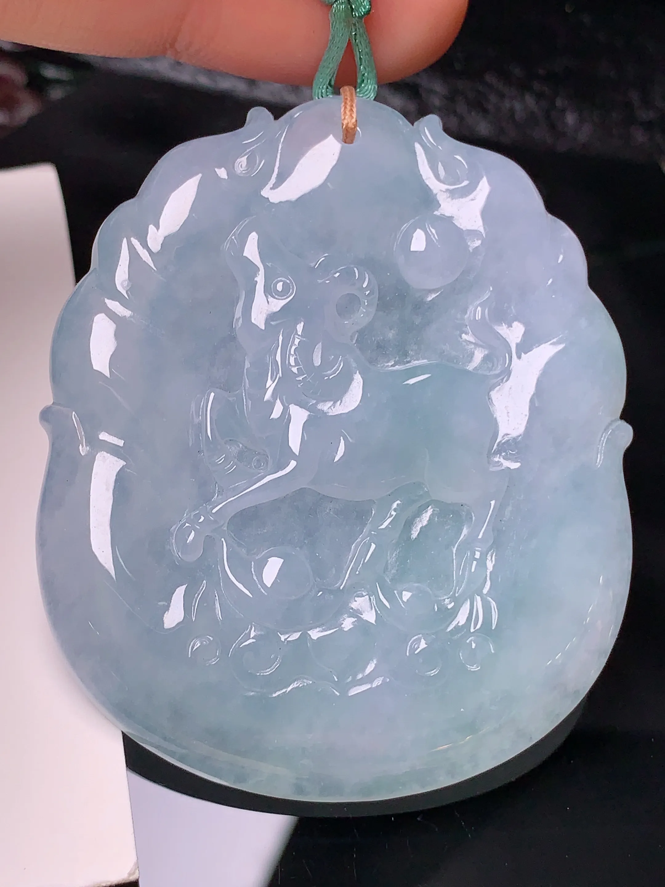 生肖羊牌吊坠 玉质细腻 色泽艳丽 整体尺寸52.2*43.8*5.5