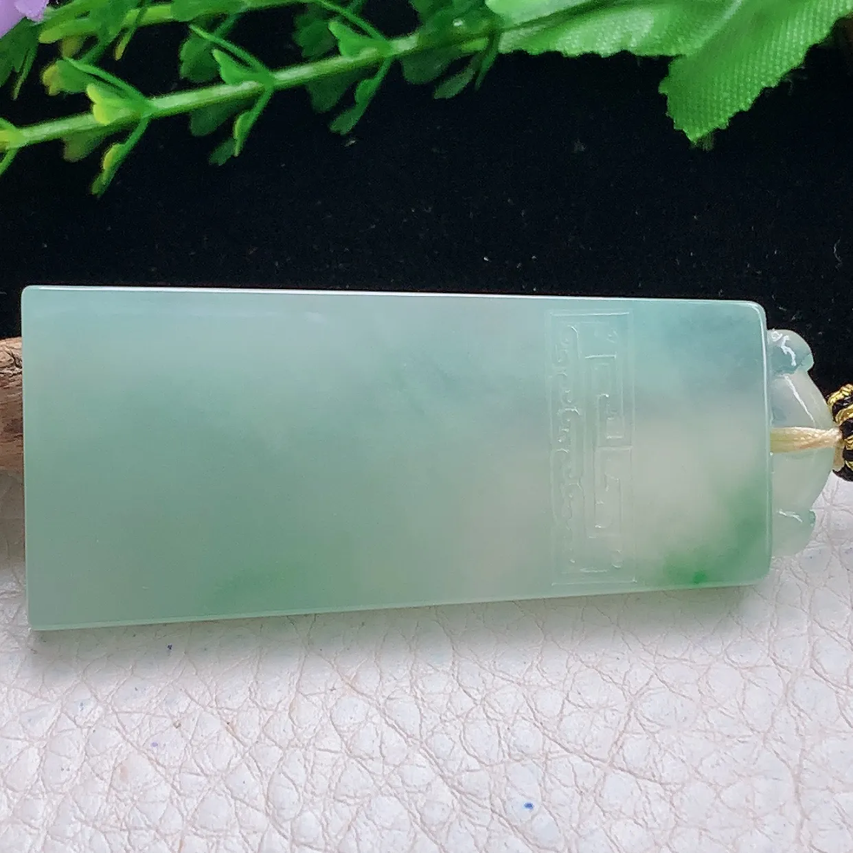 yl自然光57.8*24.3*5.5天然缅甸翡翠a货精雕冰晴秀气无事牌玉吊坠 玉挂件