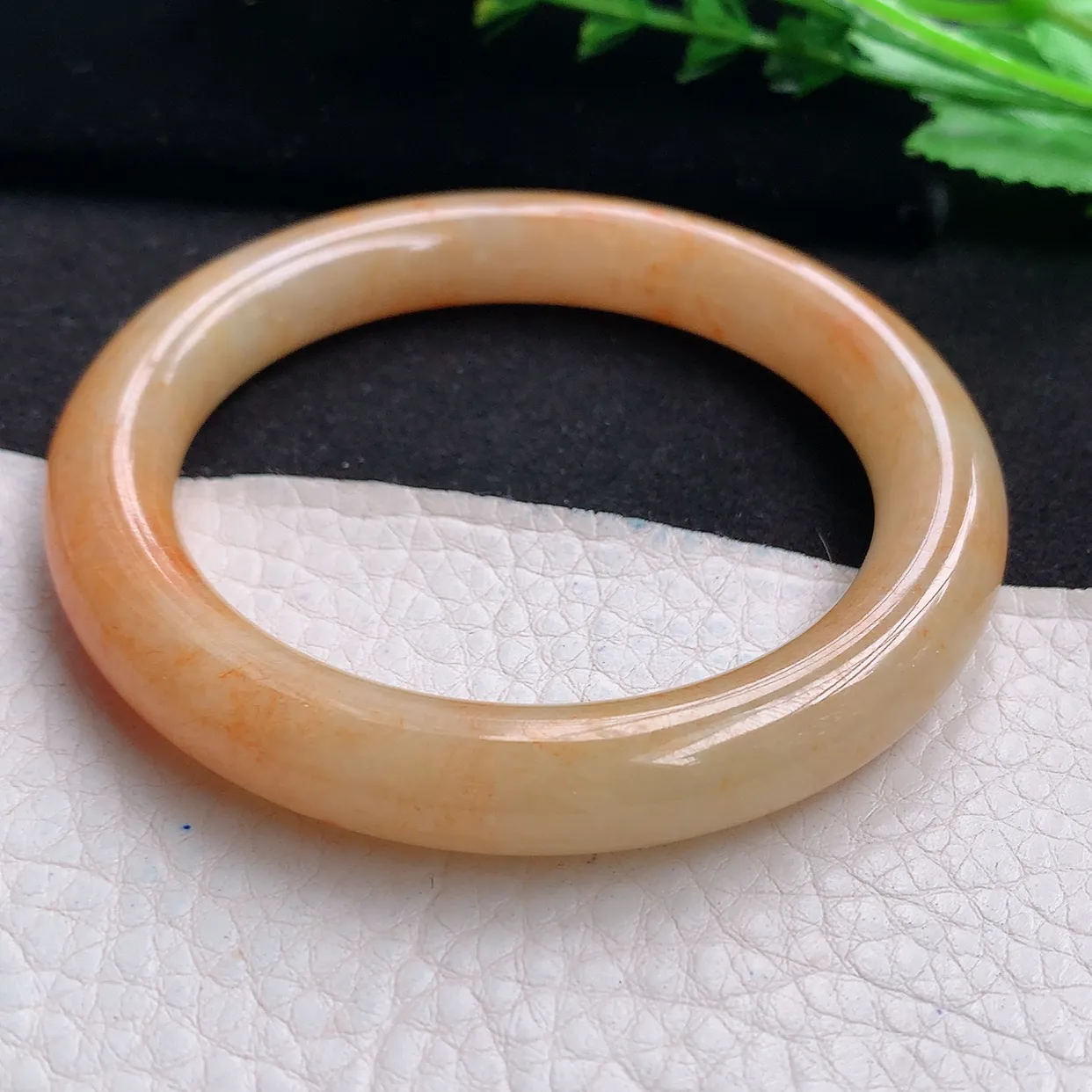 mq自然光56*10叮当镯 天然翡翠a货冰红翡圆条玉手镯 玉手环