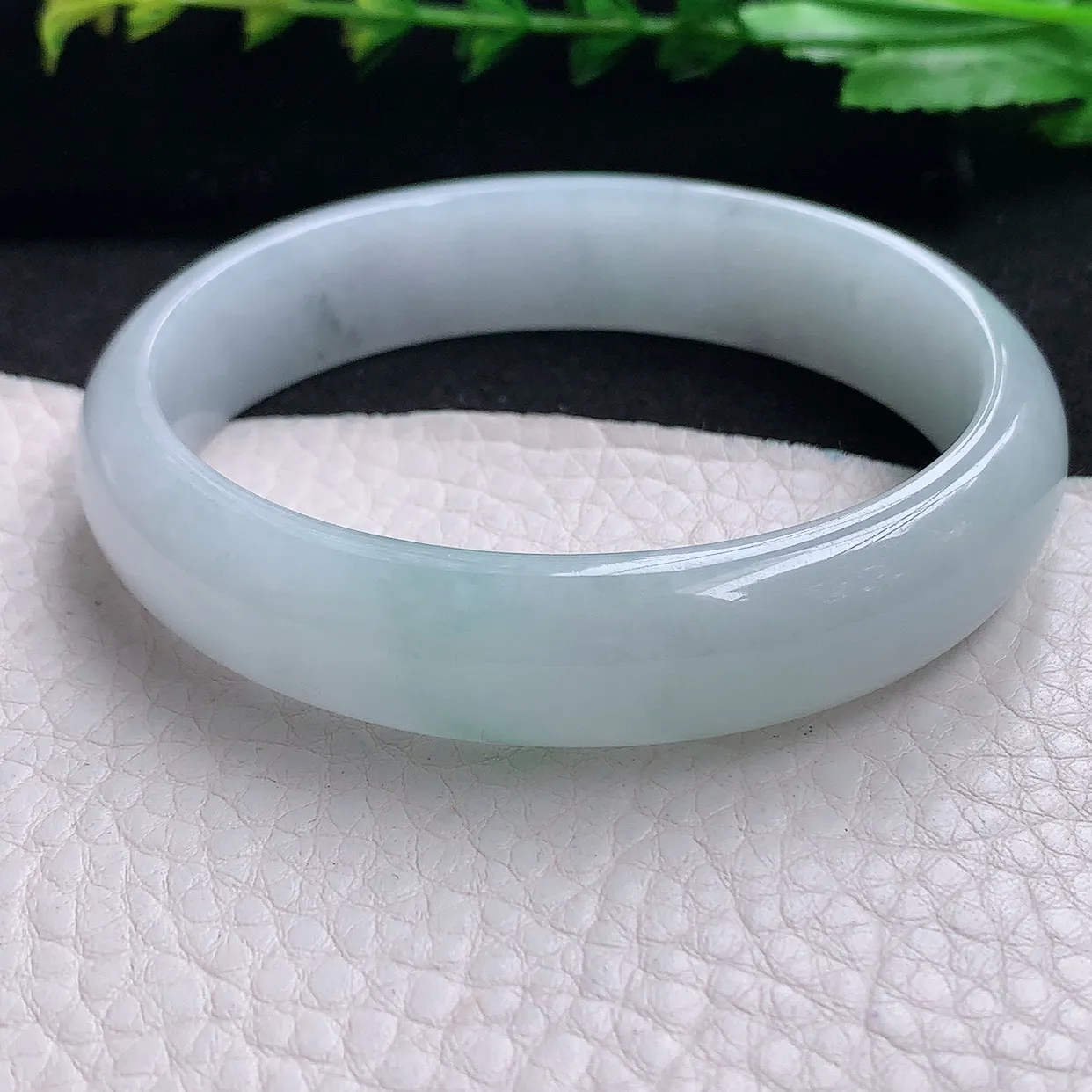 js自然光58*53*13.6*7贵妃镯 天然缅甸翡翠a货冰飘花蛋形玉手镯 玉手环