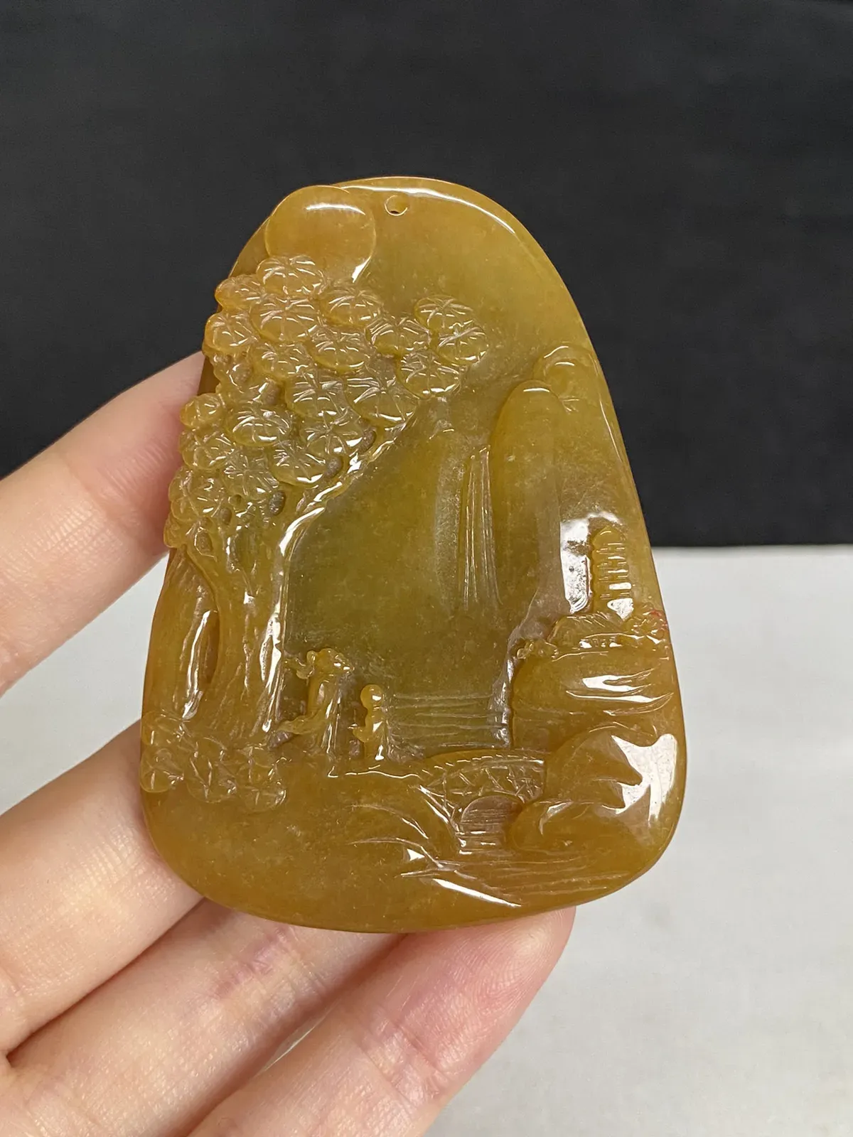 翡翠糯化种黄色山水牌