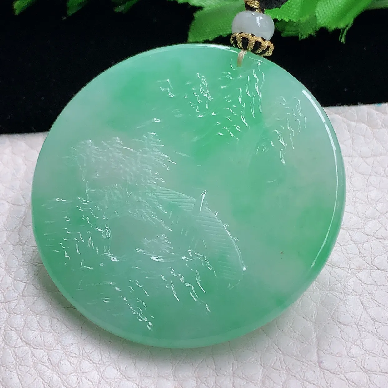 yl自然光53.3*5.2天然缅甸翡翠a货浅雕满绿山水牌玉坠 玉挂件