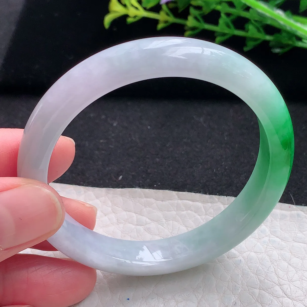 n自然光53.5*11*7平安镯 天然翡翠a货飘阳绿清秀宽边玉手镯 玉手环