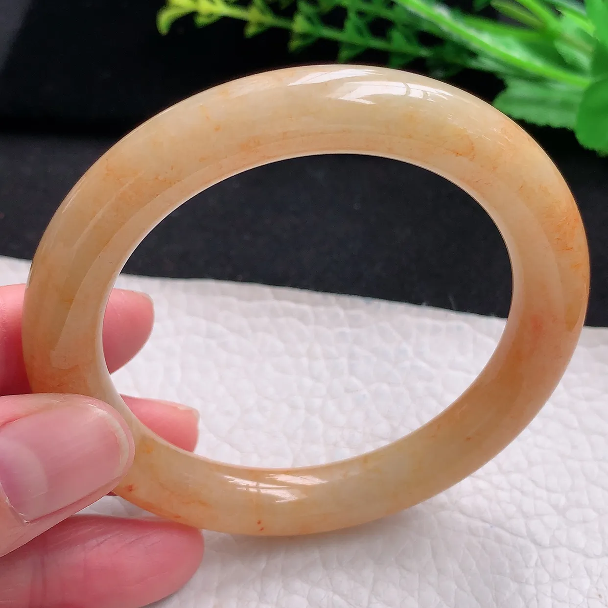 mq自然光56*10叮当镯 天然翡翠a货冰红翡圆条玉手镯 玉手环