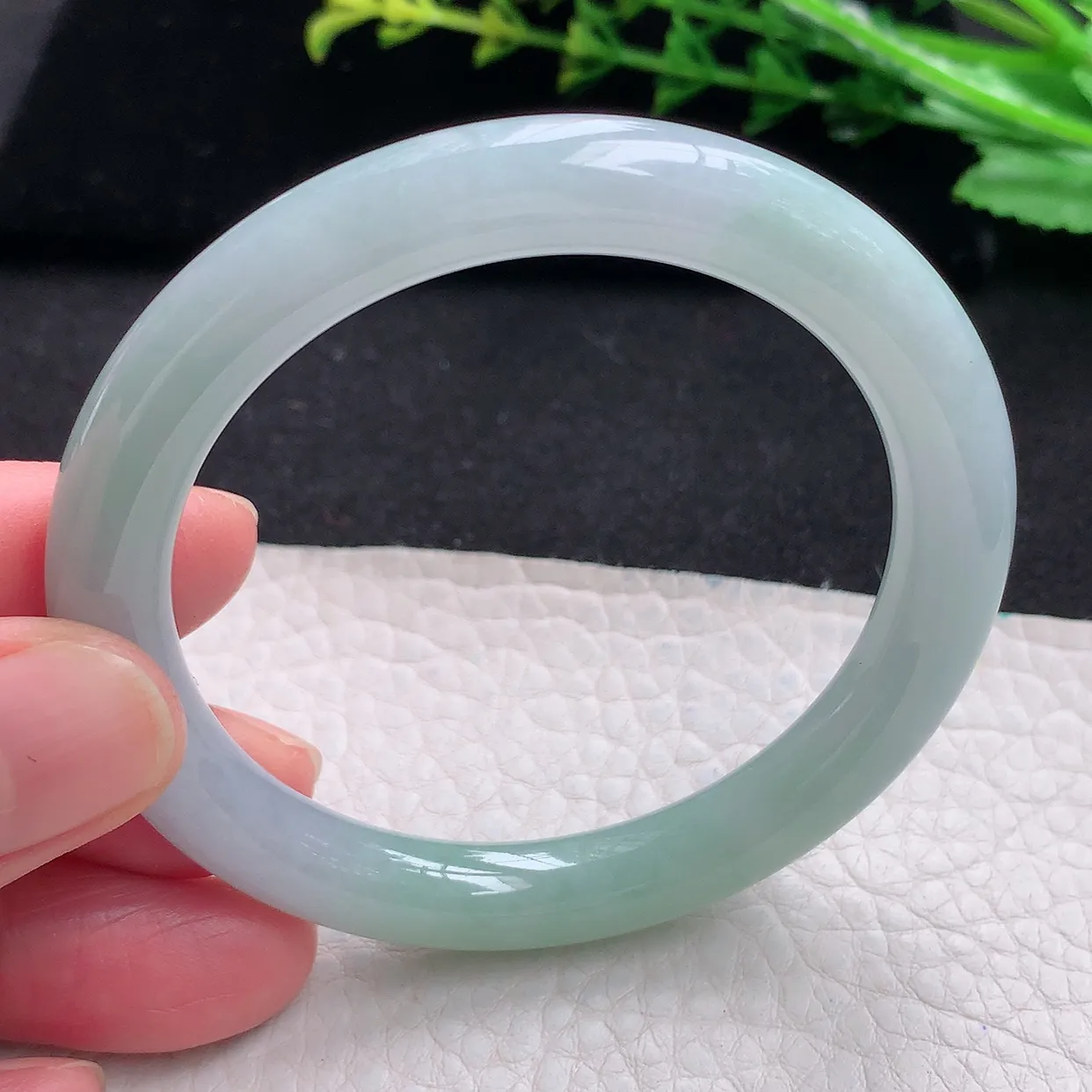 n小圈口52.5*8.6*8.5美人镯 缅甸翡翠a货清秀圆条玉手镯 叮当镯